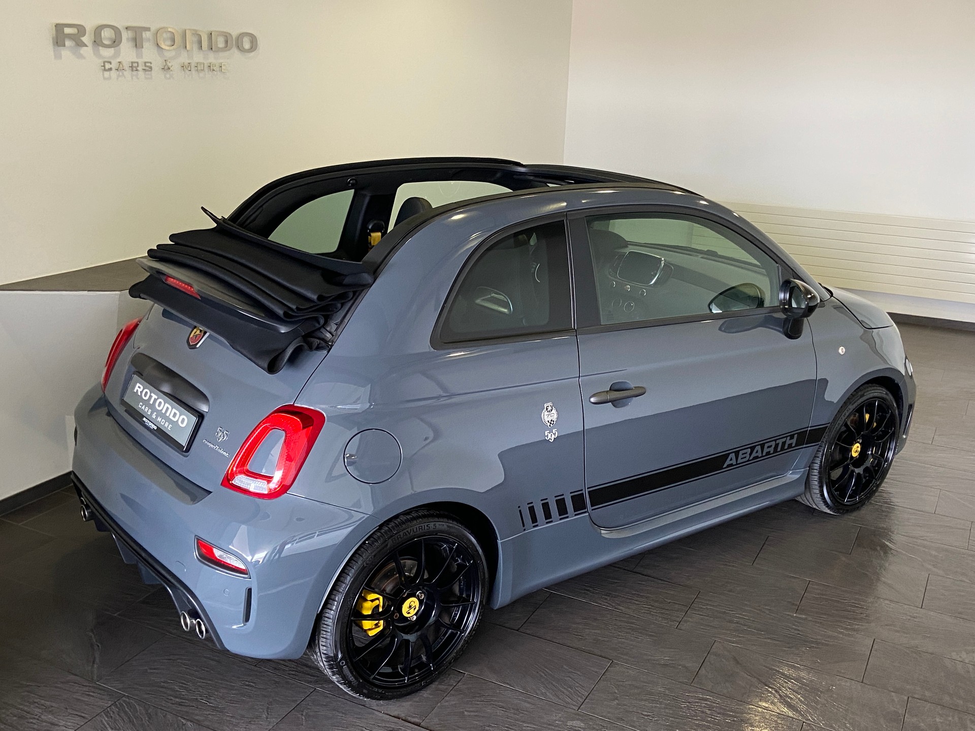 FIAT 595 Cabrio 1.4 16V Turbo Abarth Competizione Dualogic - Automat-image-1