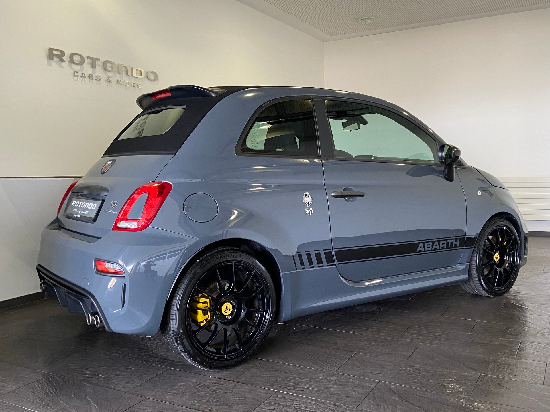 FIAT 595 Cabrio 1.4 16V Turbo Abarth Competizione Dualogic - Automat-image-2