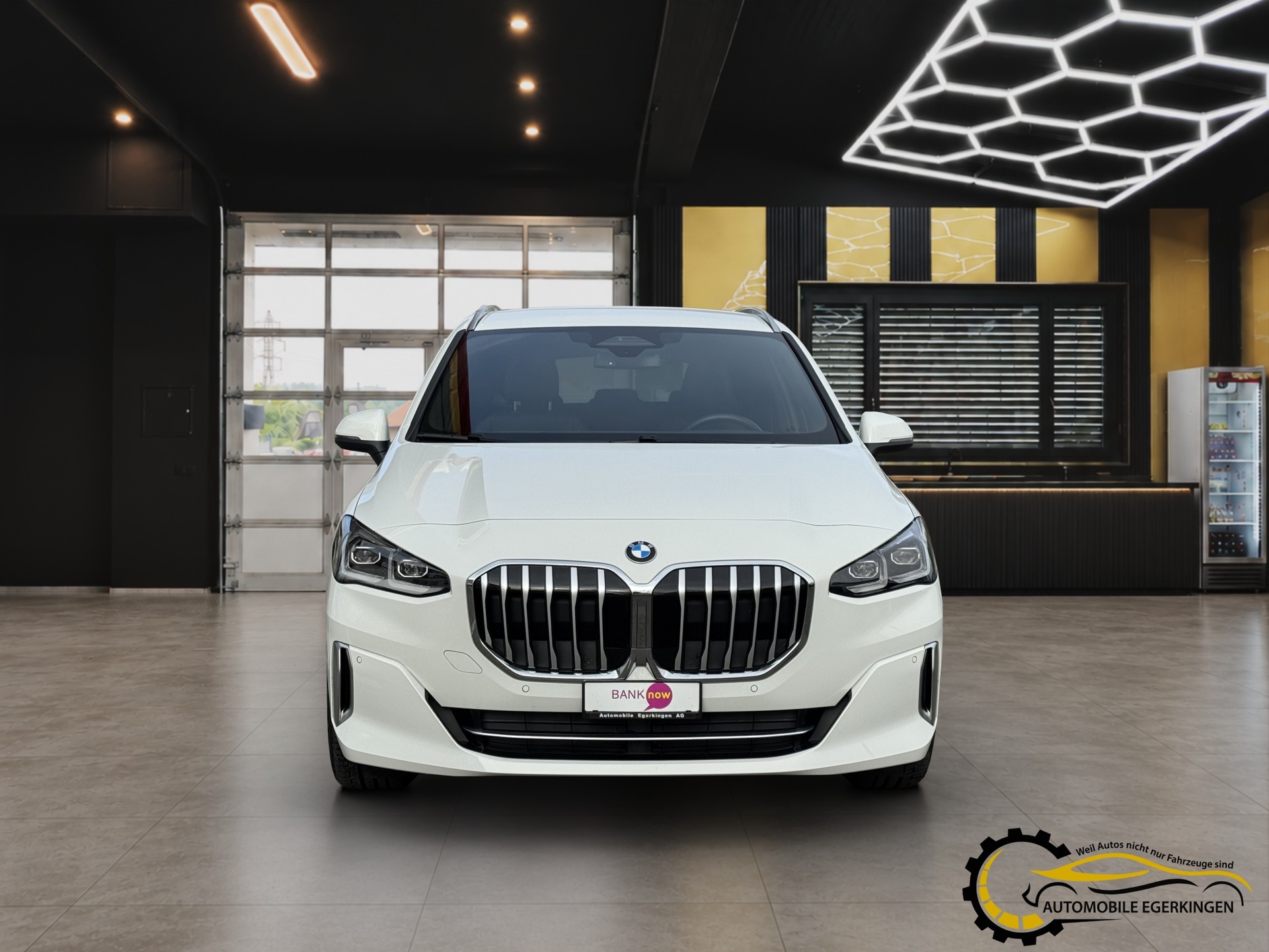BMW 218d Active Tourer-image-1
