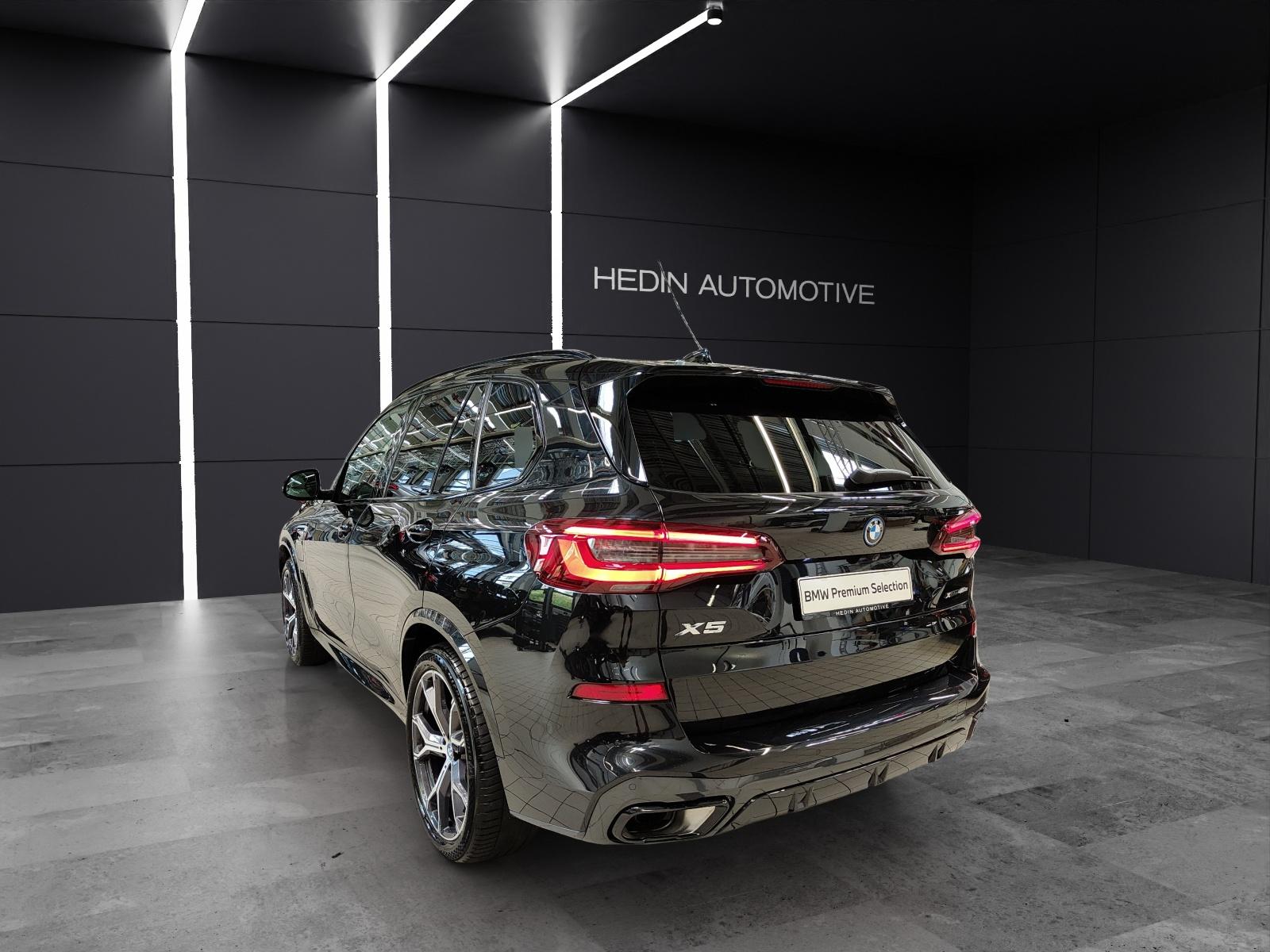 BMW X5 45e xDrive Attraktiven Leasingzinssatz ab 0.9 % bei Abschluss einer BMW Fahrzeugversicherung-showroom-element-3