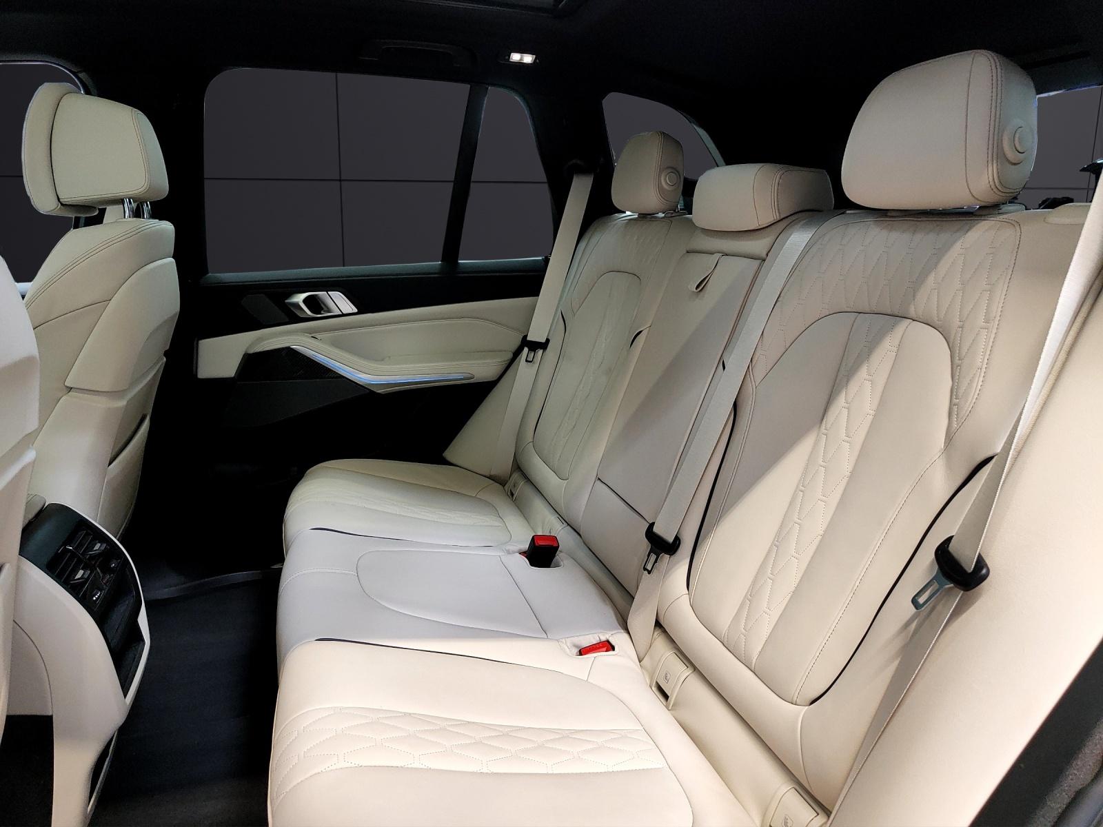 BMW X5 45e xDrive Attraktiven Leasingzinssatz ab 0.9 % bei Abschluss einer BMW Fahrzeugversicherung-image-17