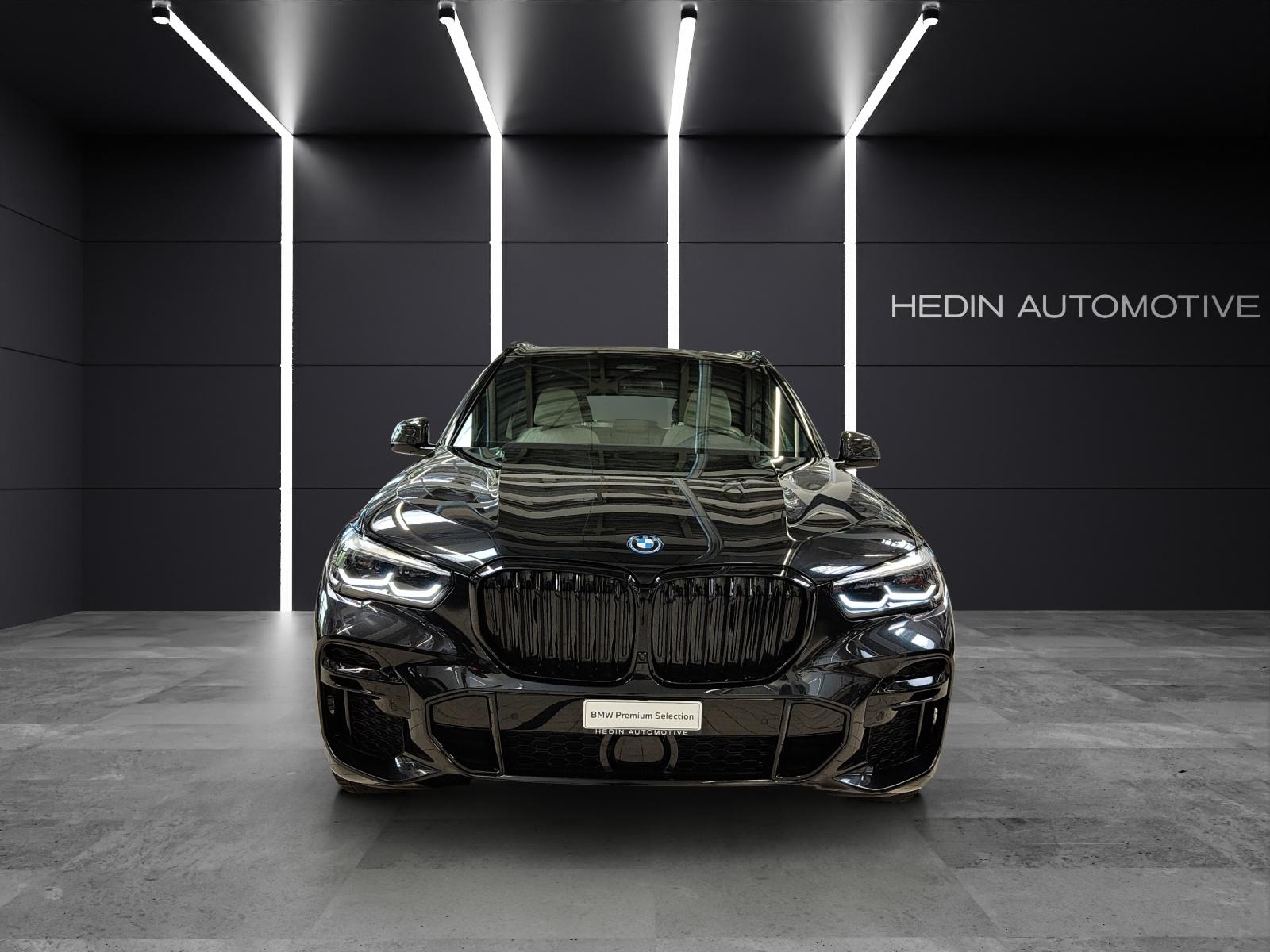 BMW X5 45e xDrive Attraktiven Leasingzinssatz ab 0.9 % bei Abschluss einer BMW Fahrzeugversicherung-showroom-element-2