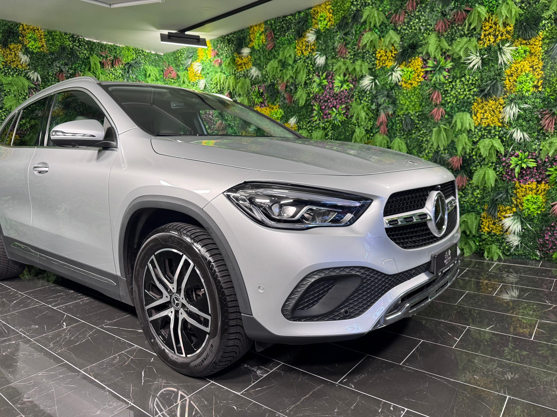 MERCEDES-BENZ GLA 220d 4Matic Progressive 8G-DCT-image-1