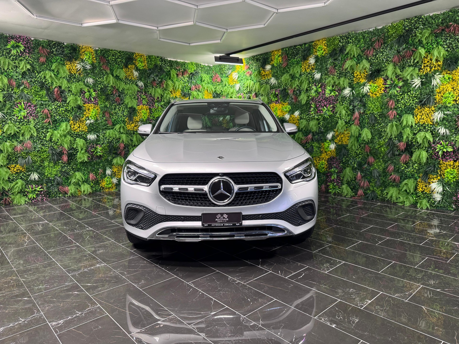 MERCEDES-BENZ GLA 220d 4Matic Progressive 8G-DCT-image-3