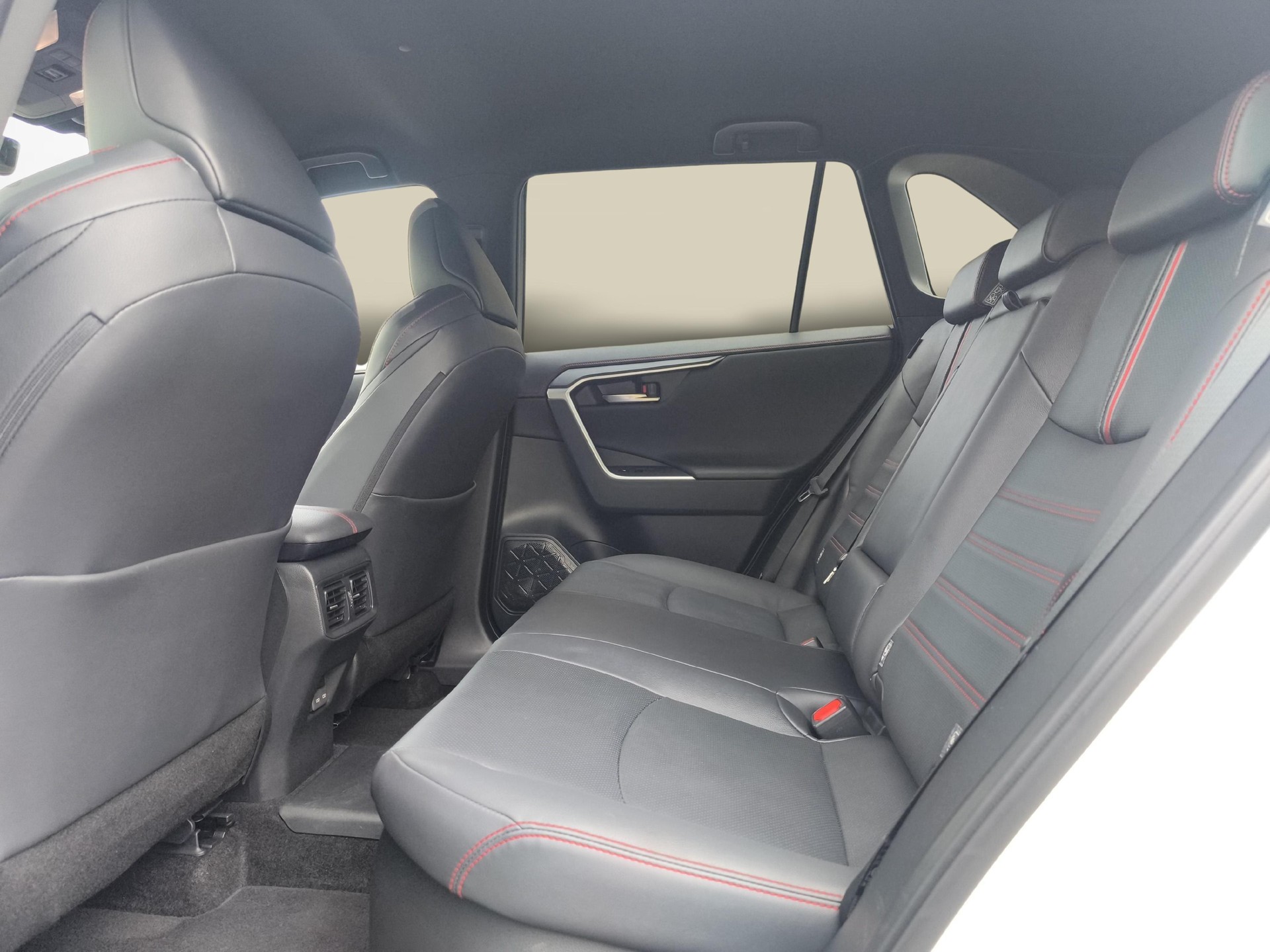 TOYOTA RAV4 2.5 Plug-In-Hybrid Platinum-image-8