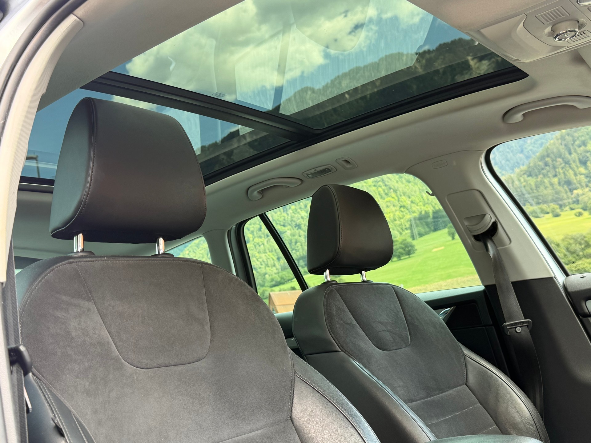SKODA Octavia Combi 1.8 TSI Elegance 4x4 DSG-image-3