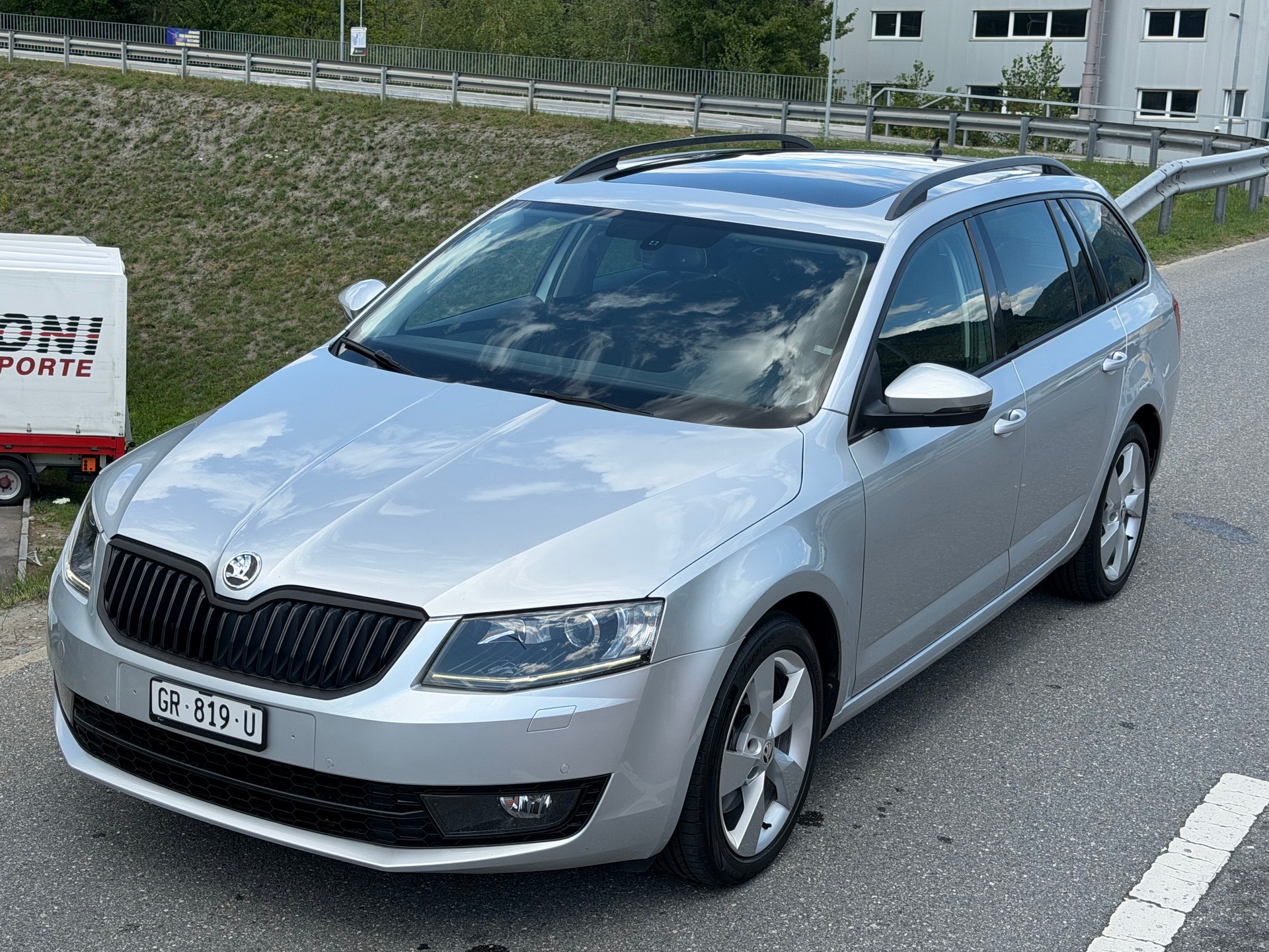 SKODA Octavia Combi 1.8 TSI Elegance 4x4 DSG-image-1