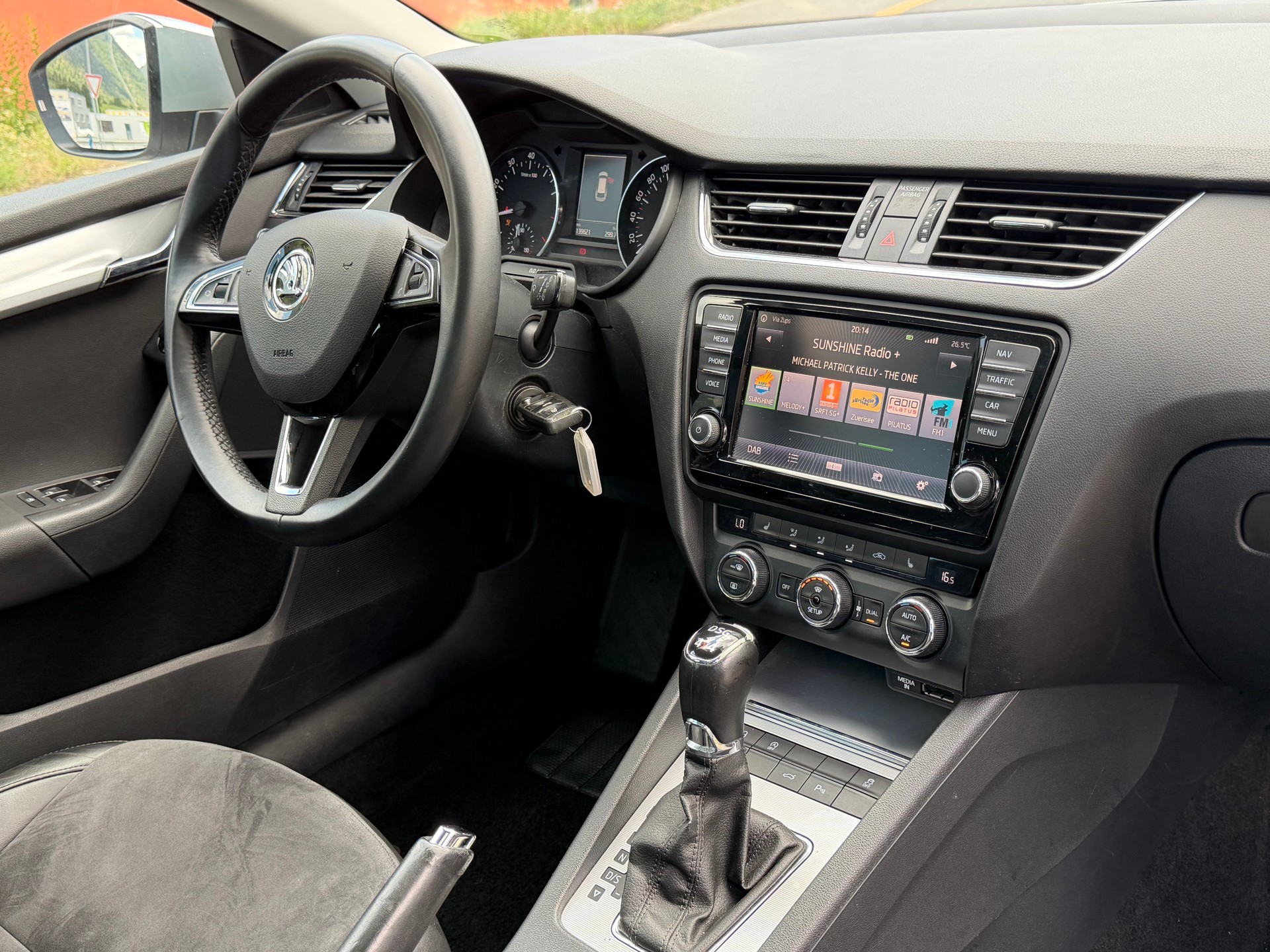 SKODA Octavia Combi 1.8 TSI Elegance 4x4 DSG-image-8