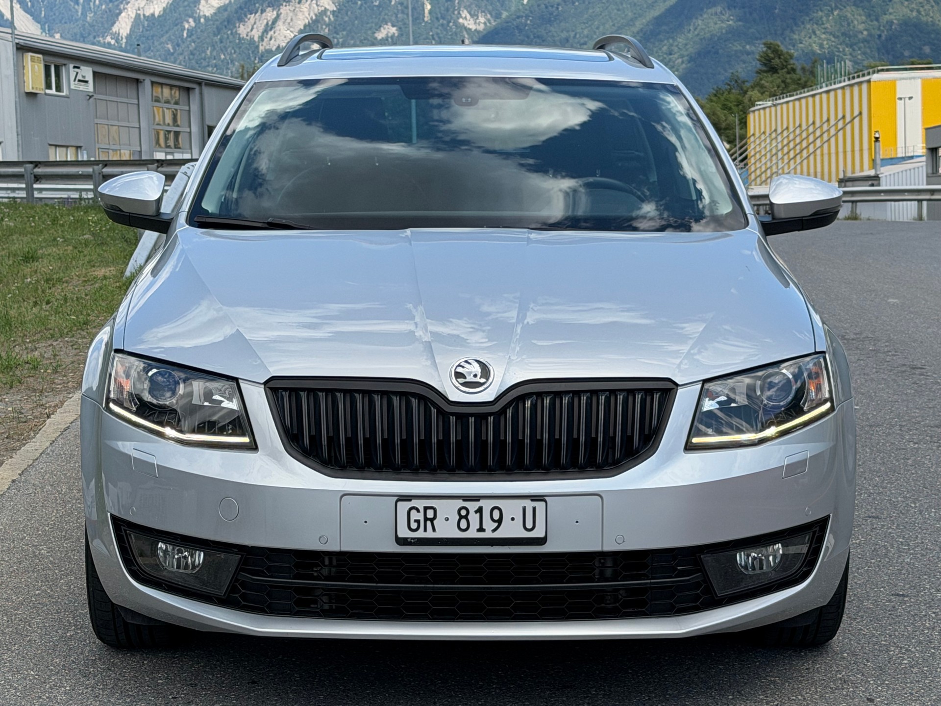 SKODA Octavia Combi 1.8 TSI Elegance 4x4 DSG-image-0