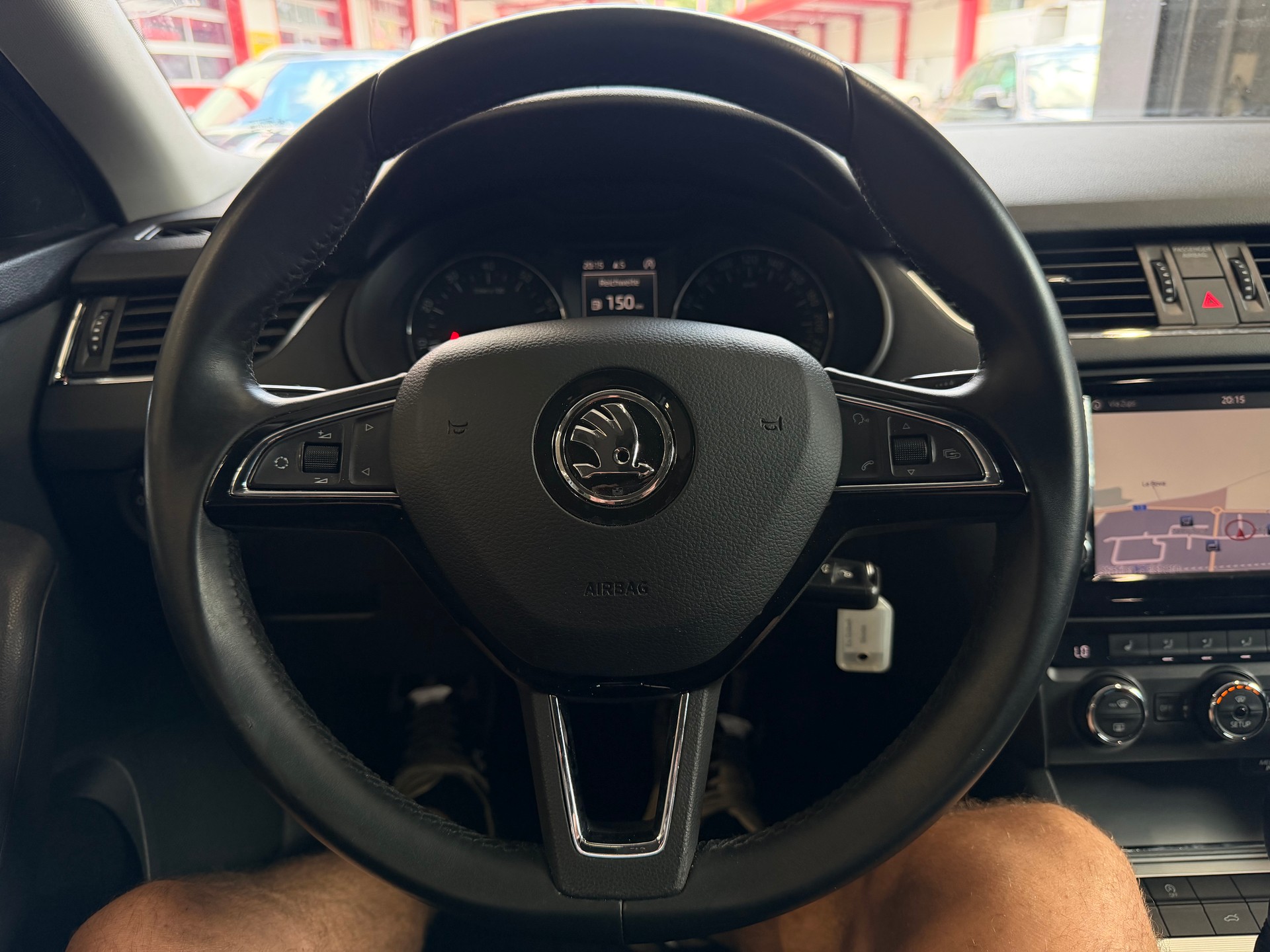 SKODA Octavia Combi 1.8 TSI Elegance 4x4 DSG-image-13