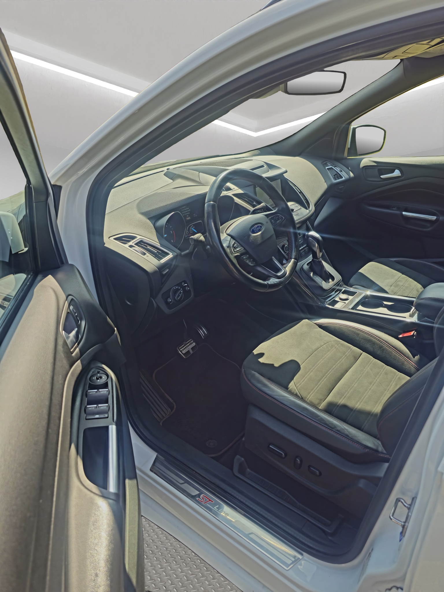 FORD Kuga 2.0 TDCi ST Line High 4WD PowerShift-image-6