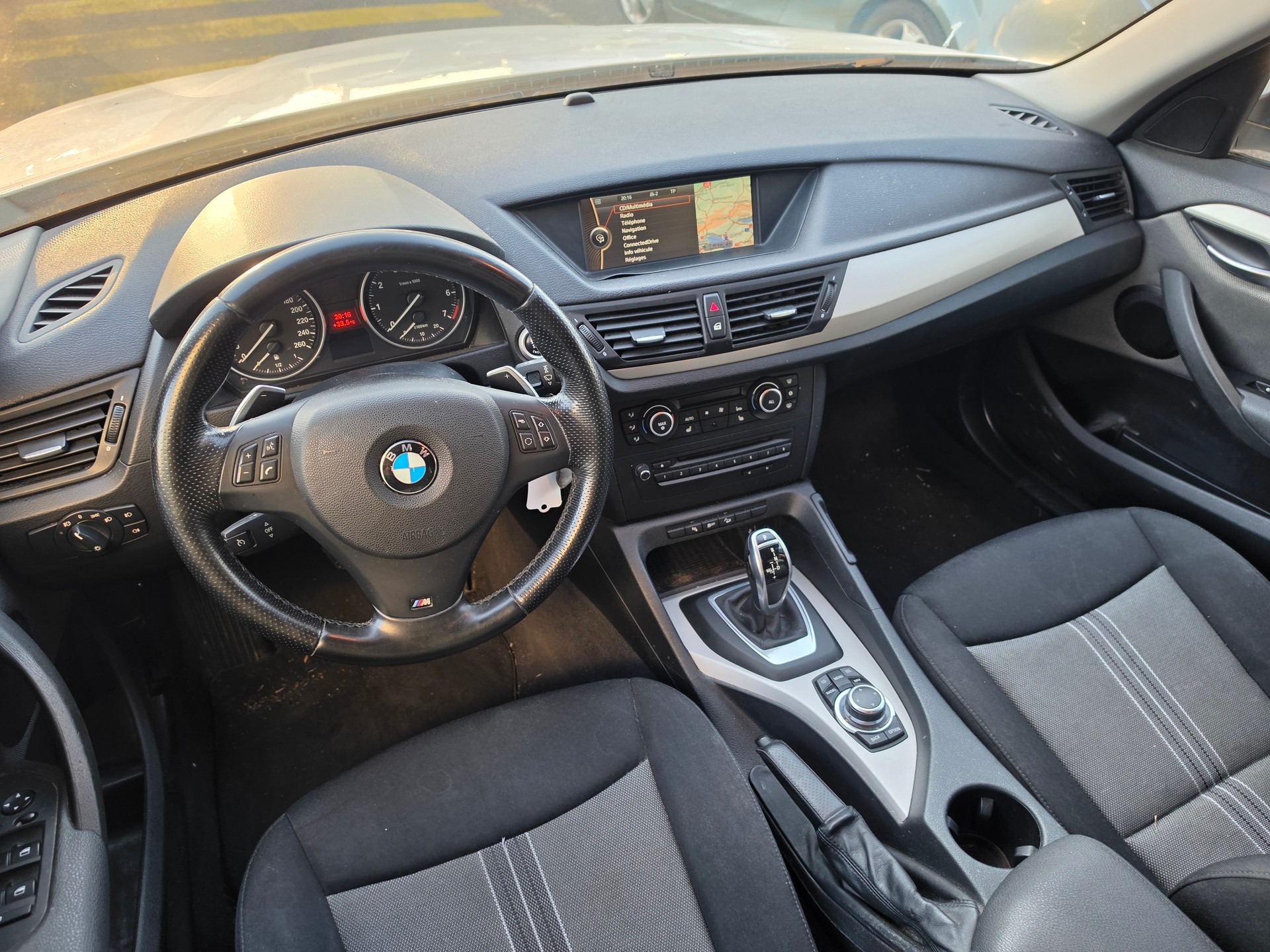 BMW X1 xDrive 20i Steptronic-image-5