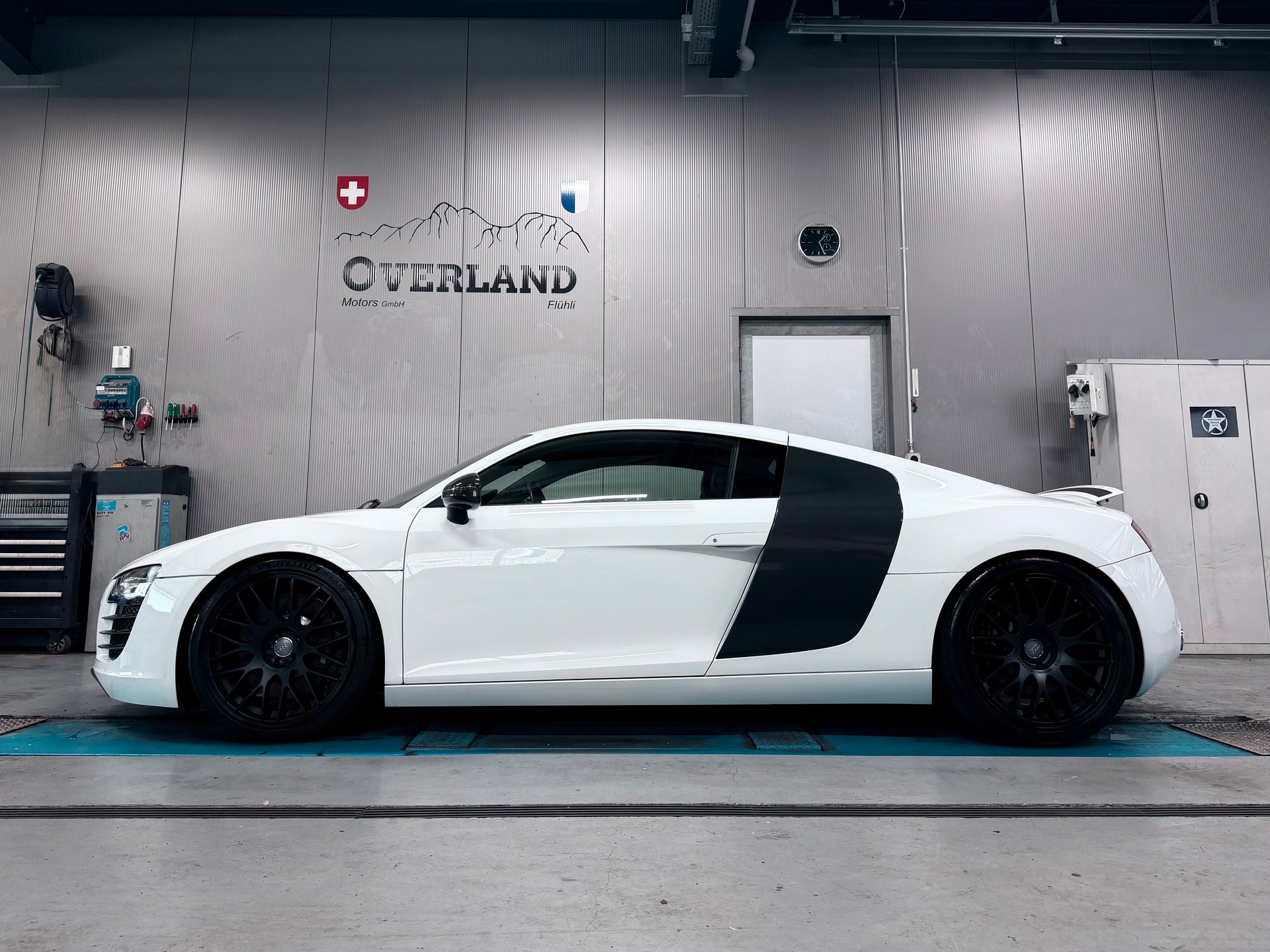 AUDI R8 Coupé 4.2-image-1