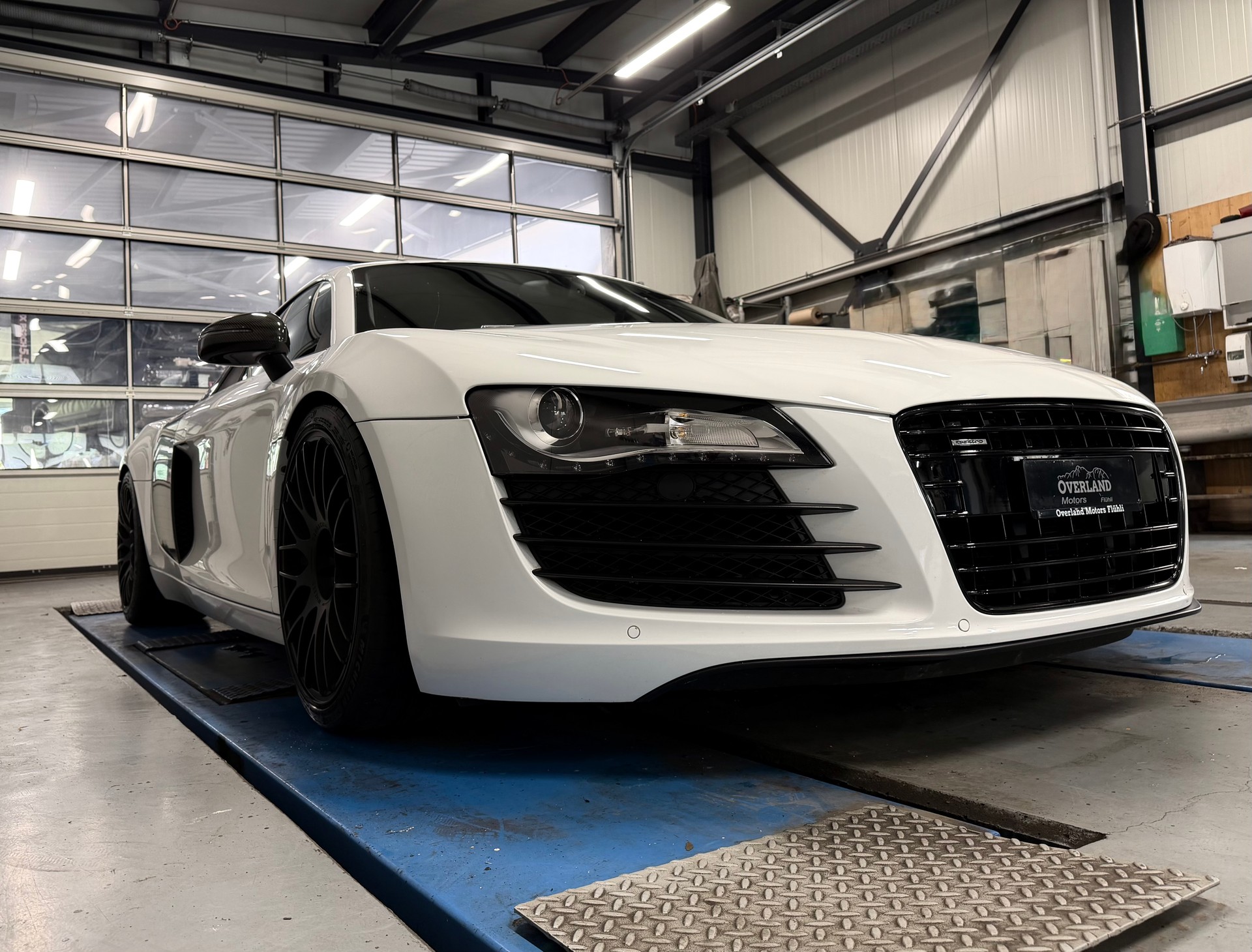 AUDI R8 Coupé 4.2-image-5