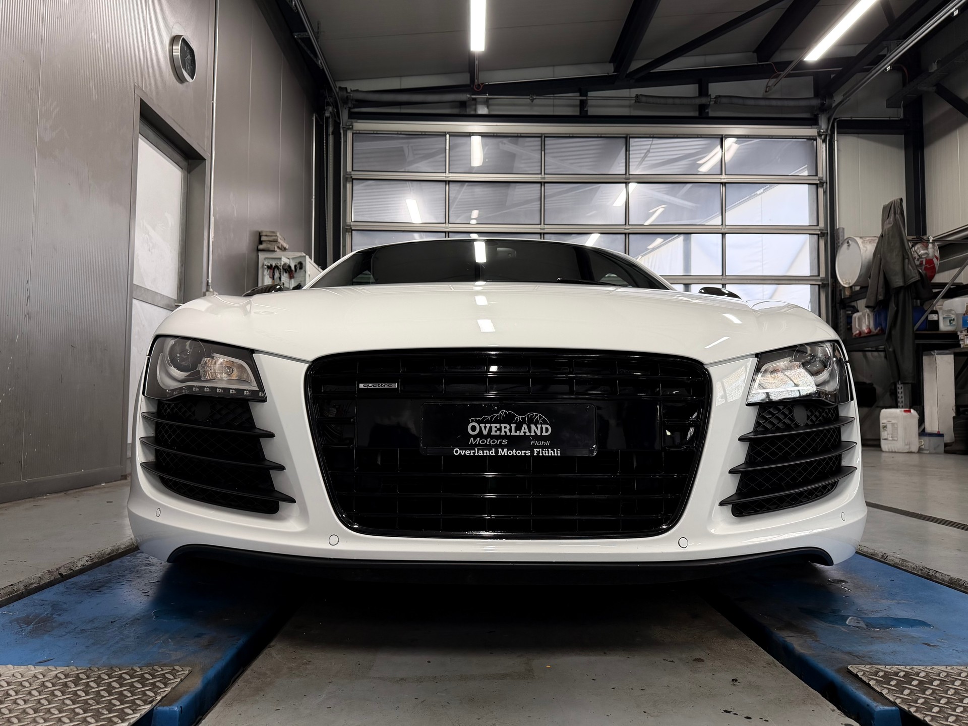 AUDI R8 Coupé 4.2-image-6