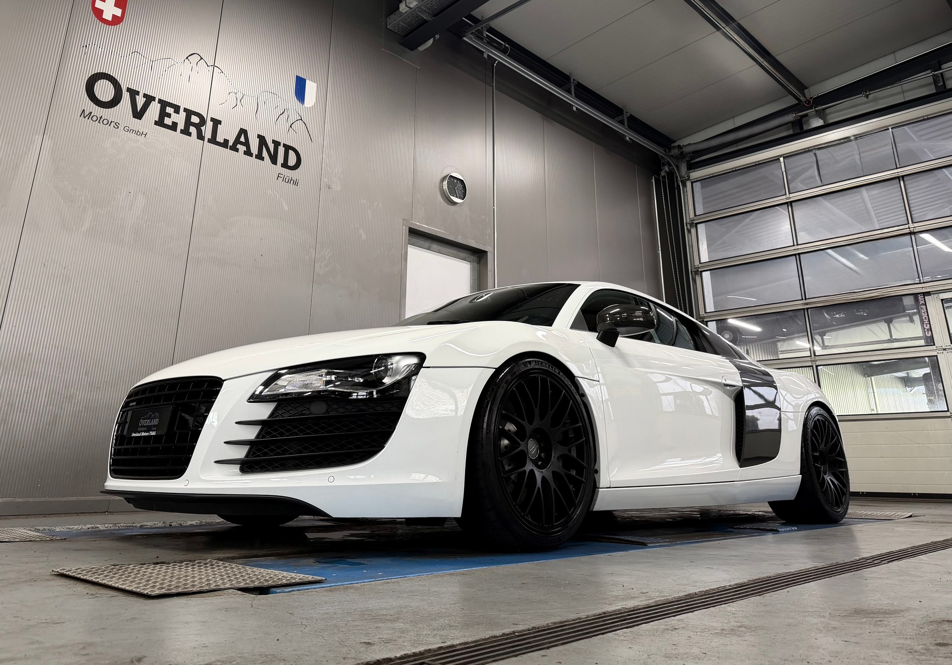 AUDI R8 Coupé 4.2-image-8