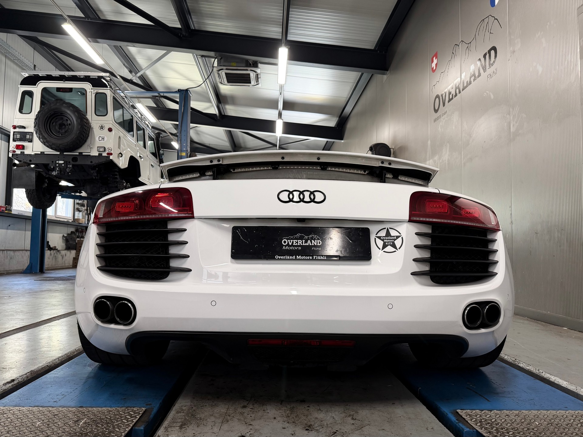 AUDI R8 Coupé 4.2-image-3