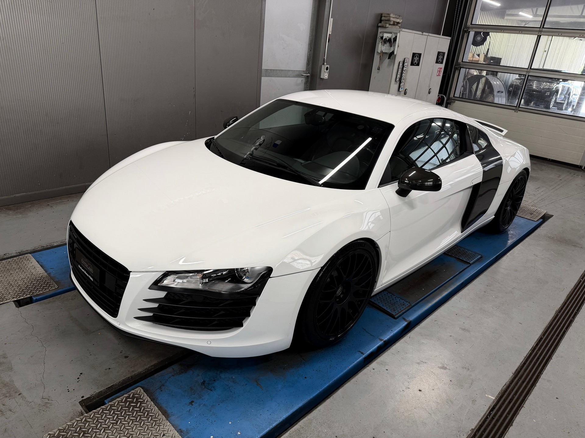 AUDI R8 Coupé 4.2-image-7