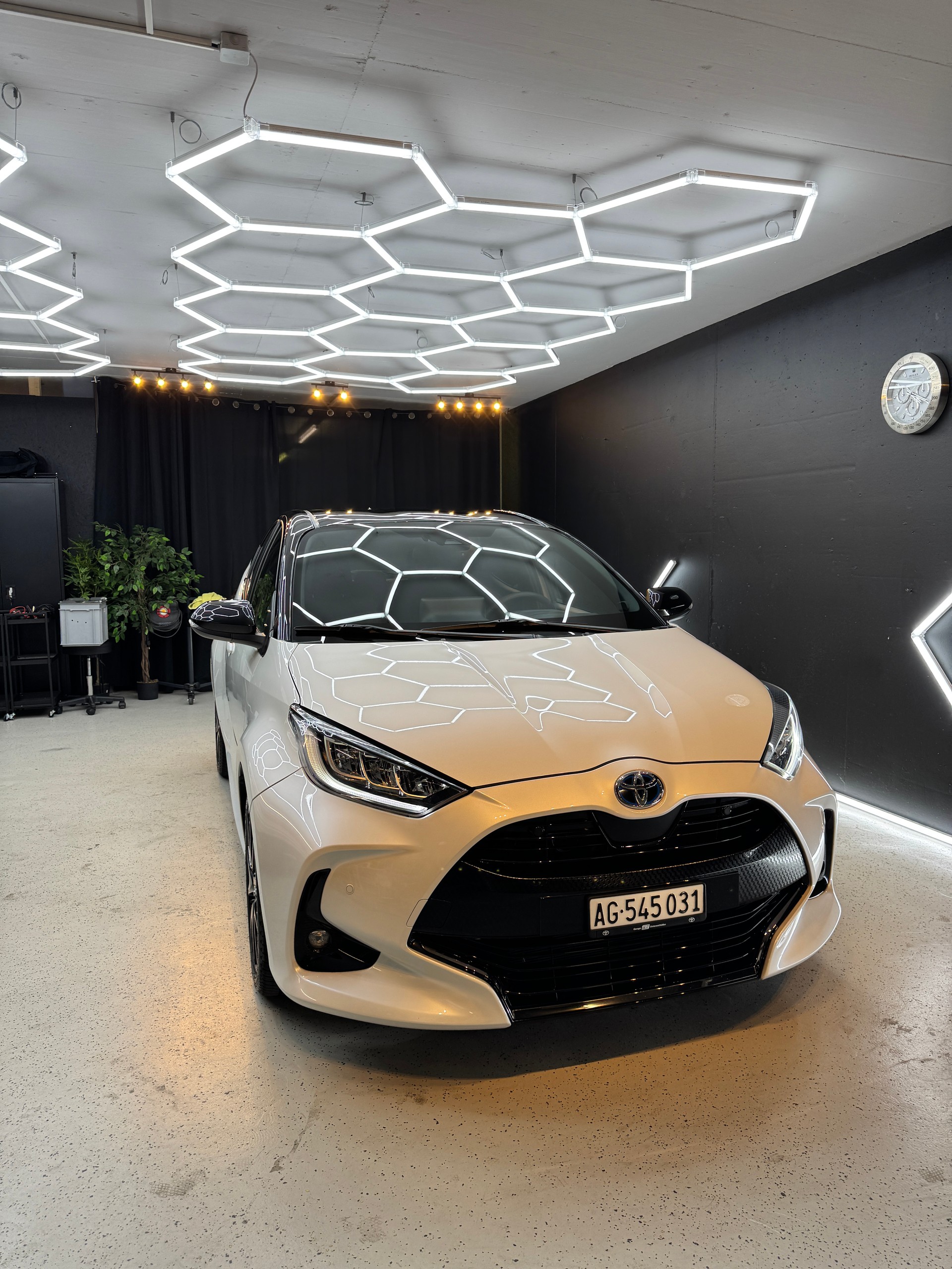 TOYOTA 1.5 VVT-i HSD Premium-image-0