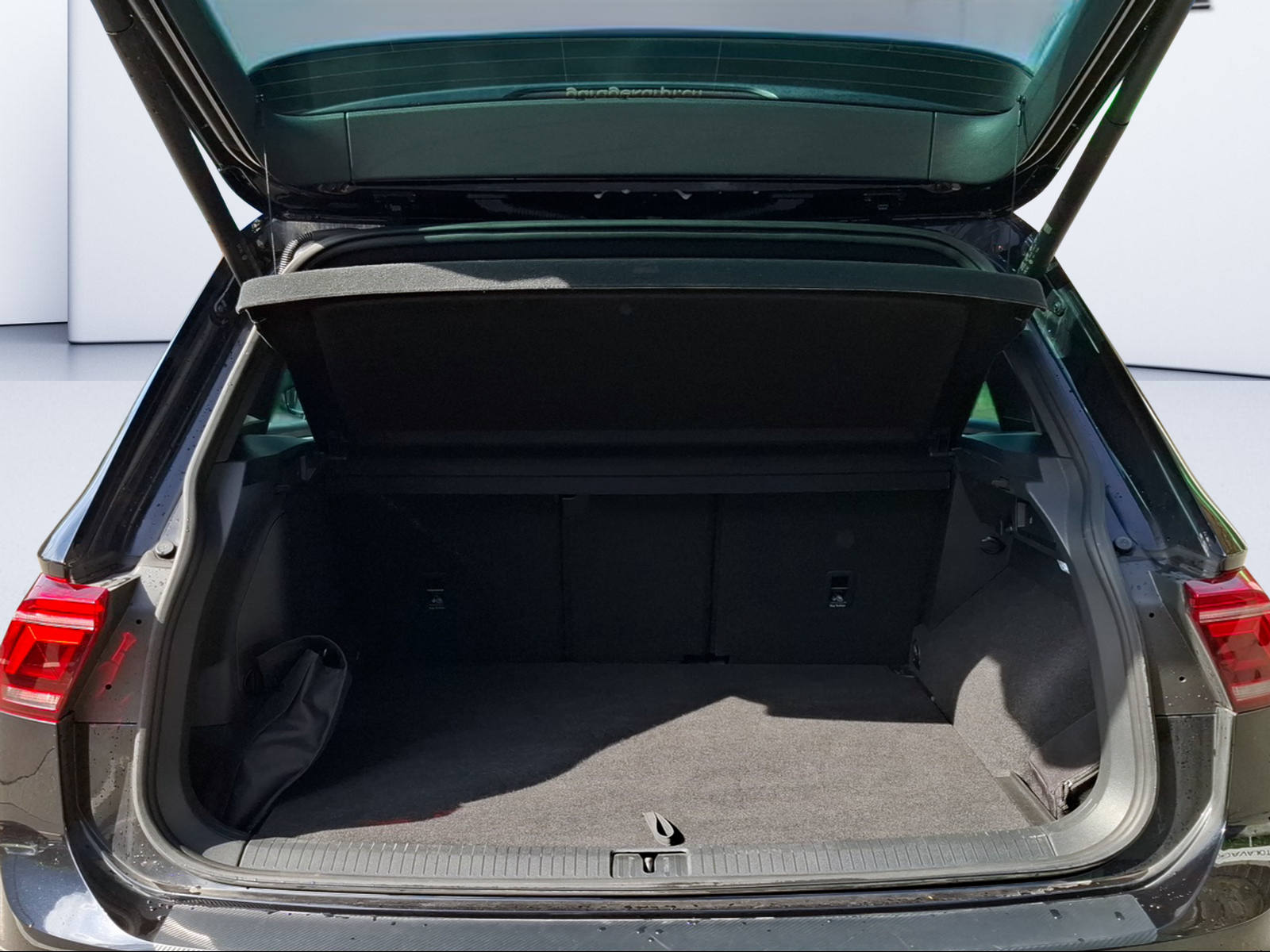 VW Tiguan 1.4TSI PHEV R-Line DSG-image-8
