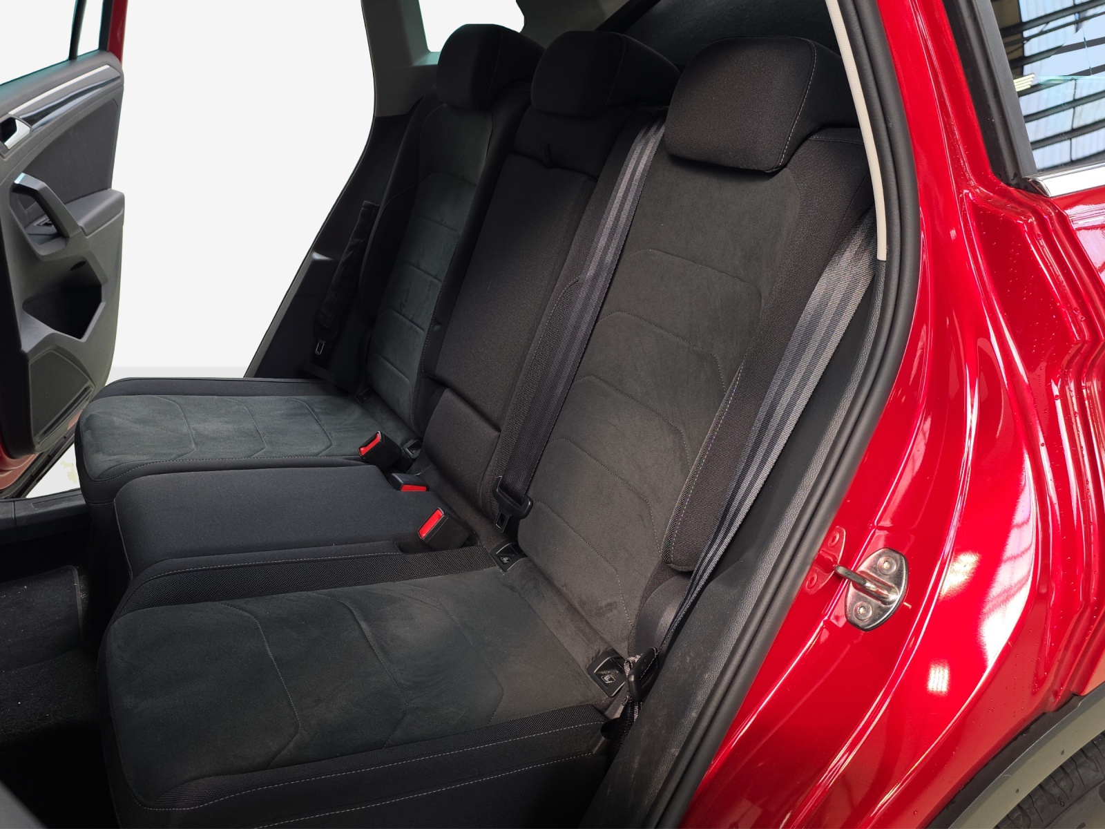 VW Tiguan 2.0TSI Elegance 4Motion DSG-image-11