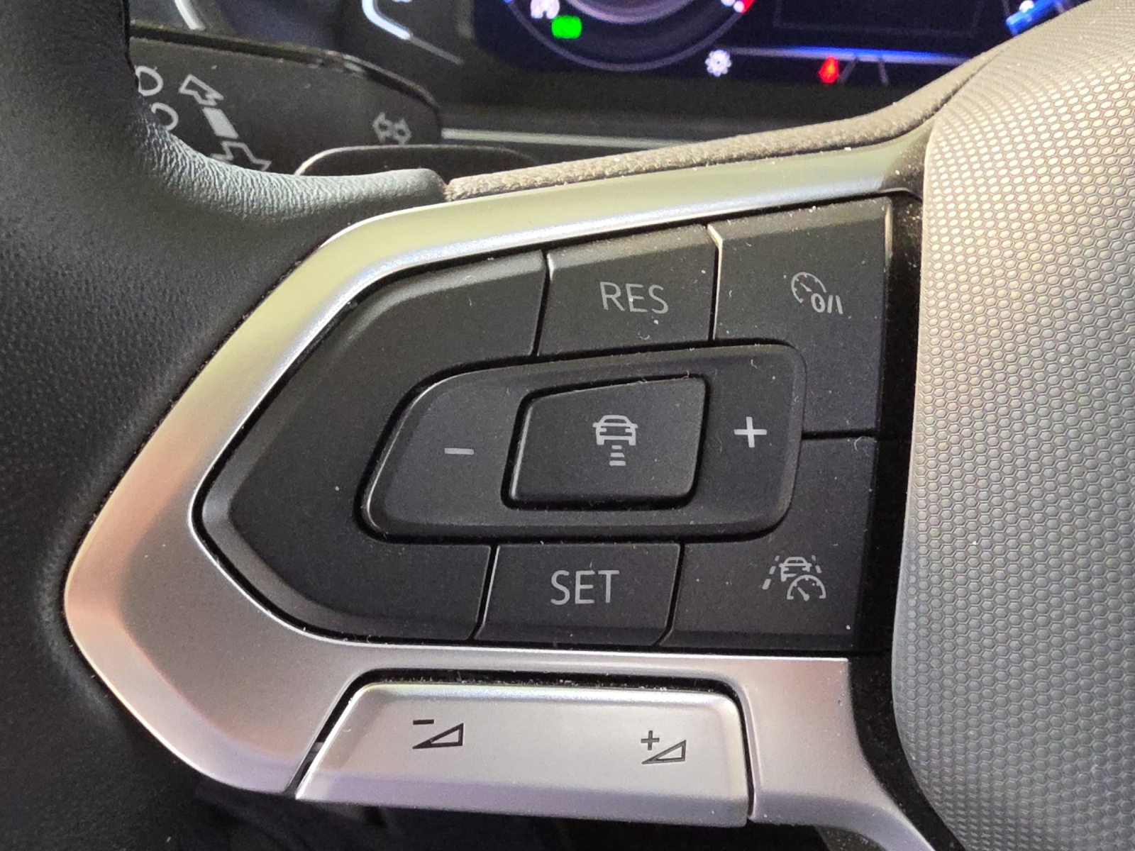 VW Tiguan 2.0TSI Elegance 4Motion DSG-image-15