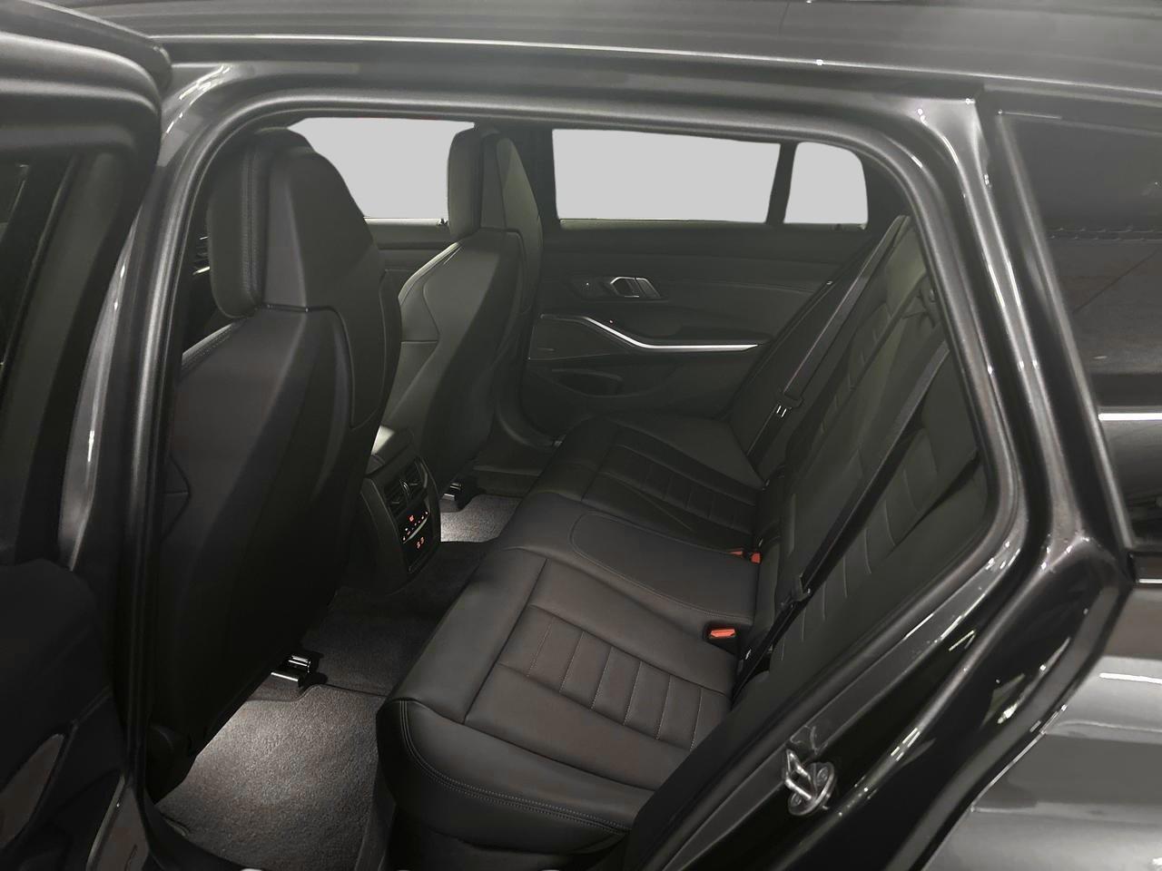 BMW M340d xDrive Touring-image-14
