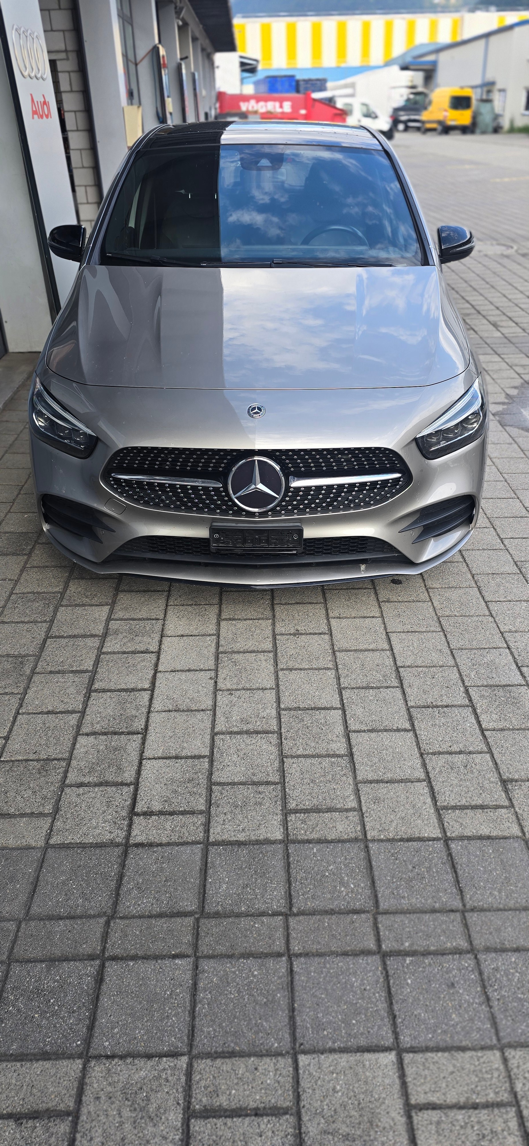 MERCEDES-BENZ B 250 4Matic AMG Line-image-4