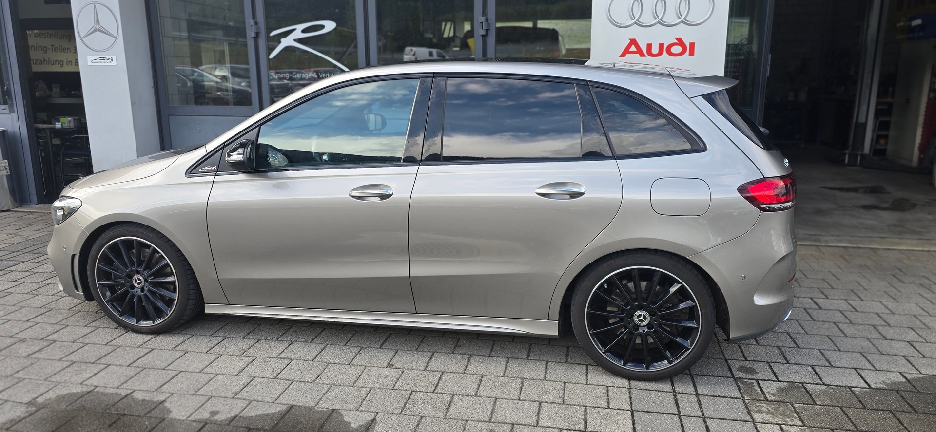 MERCEDES-BENZ B 250 4Matic AMG Line-image-2