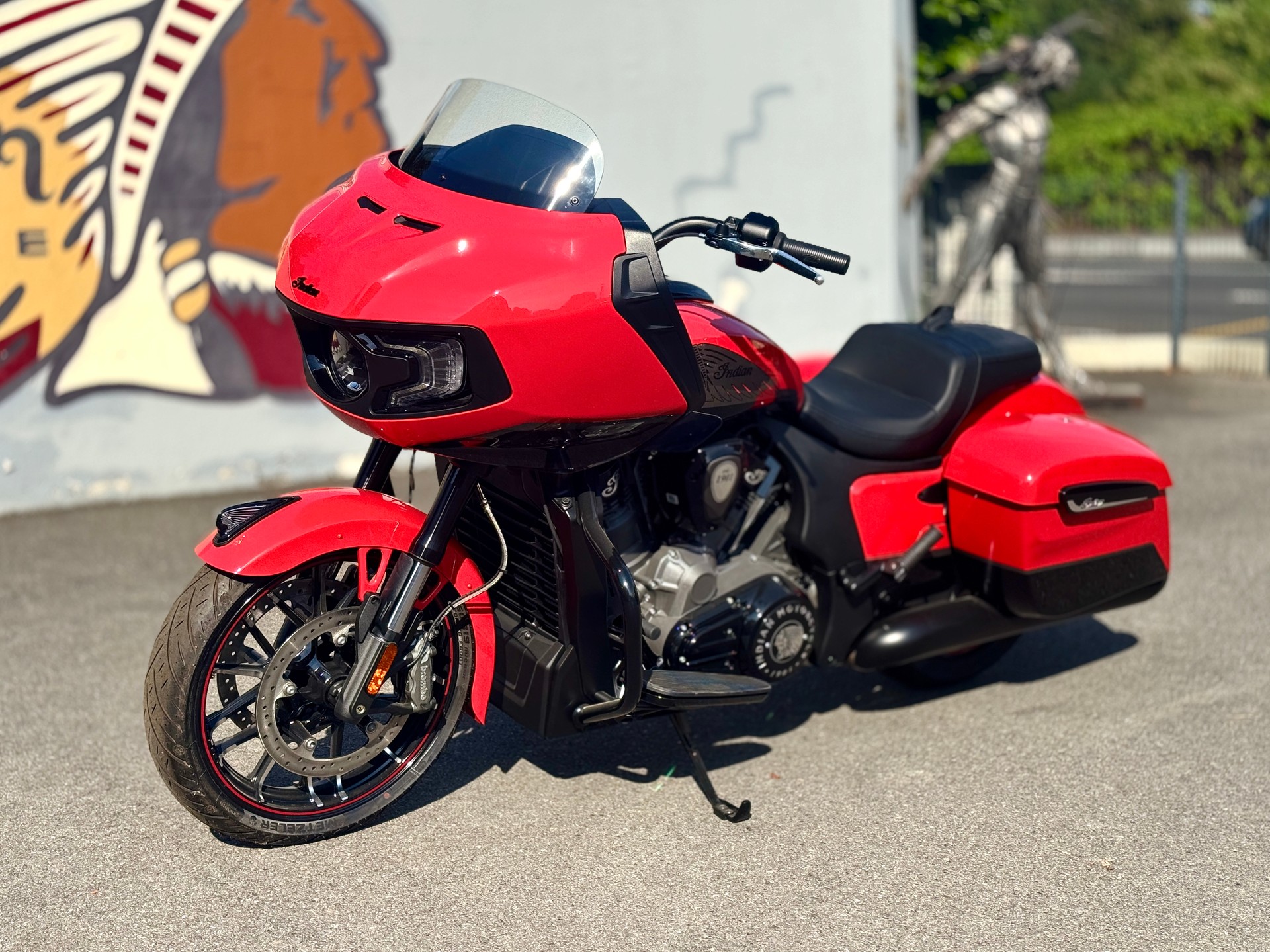 INDIAN Challenger Dark Horse-showroom-element-3