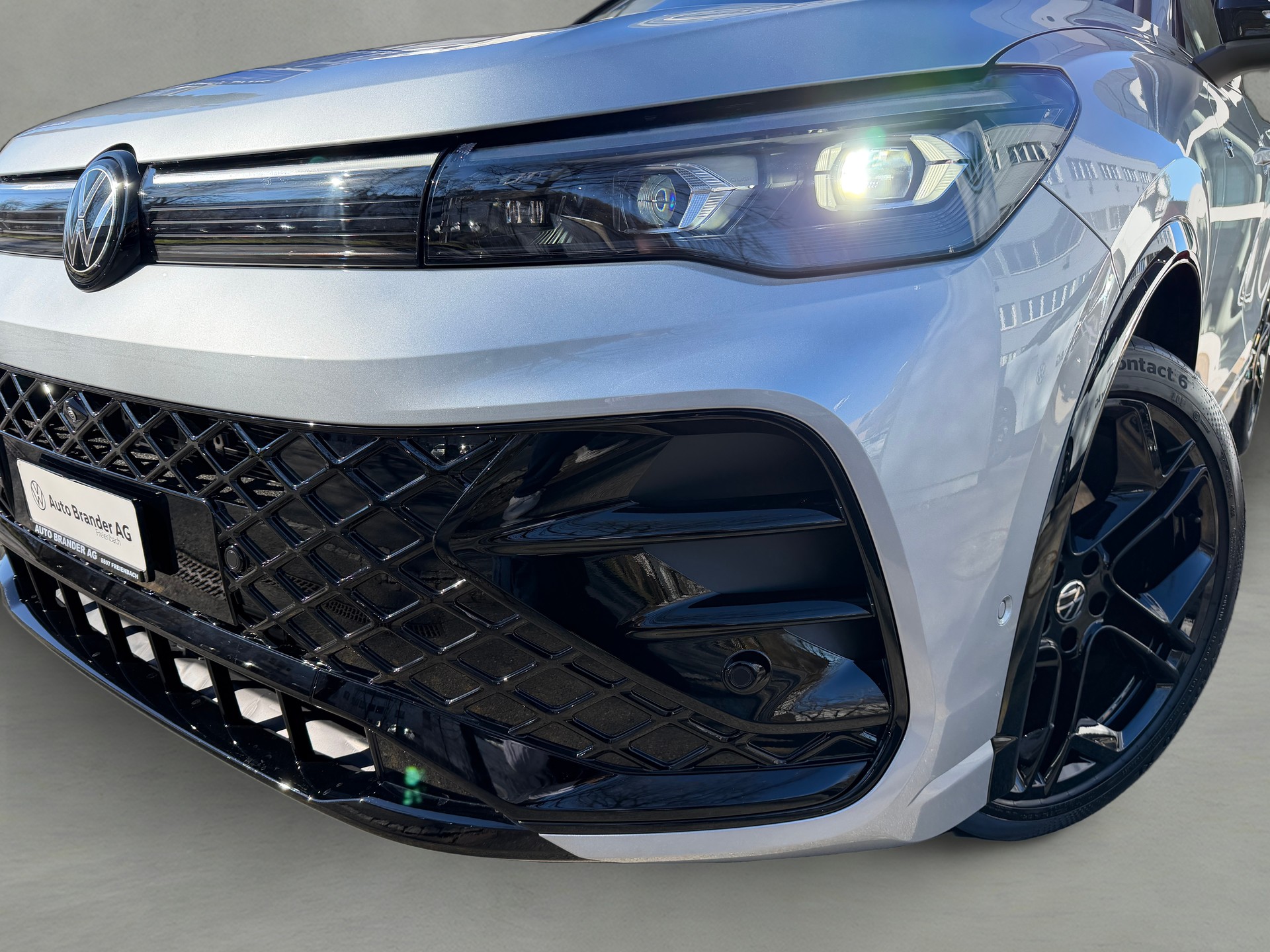 VW Tiguan 2.0 TSI DSG R-Line 4Motion-image-2