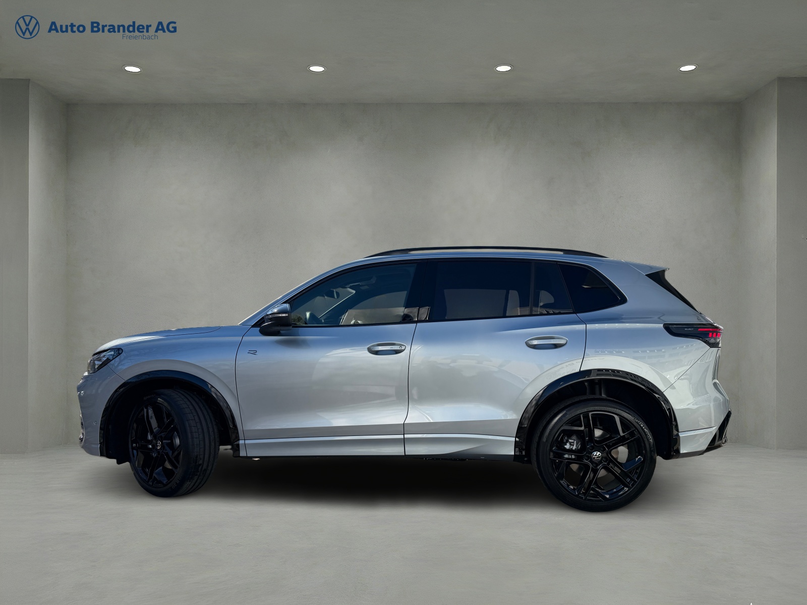VW Tiguan 2.0 TSI DSG R-Line 4Motion-image-3
