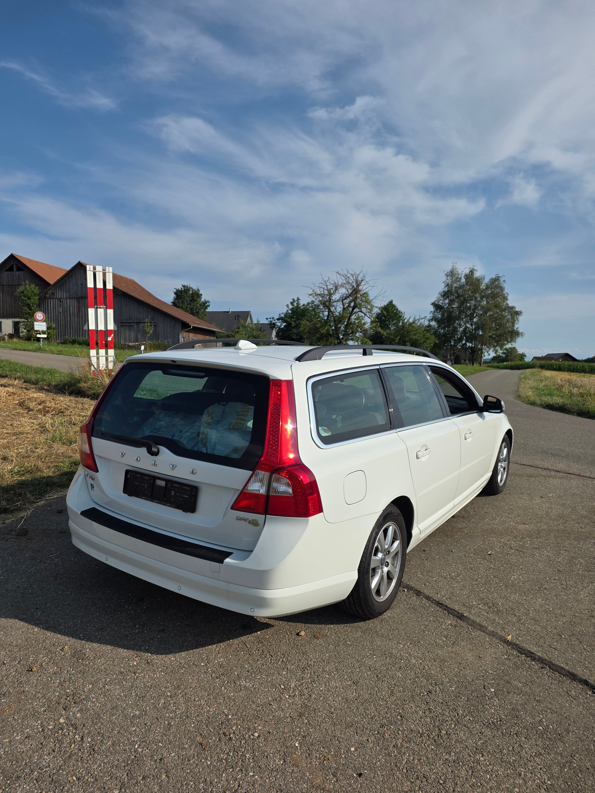 VOLVO V70 D2 Summum Powershift-image-3