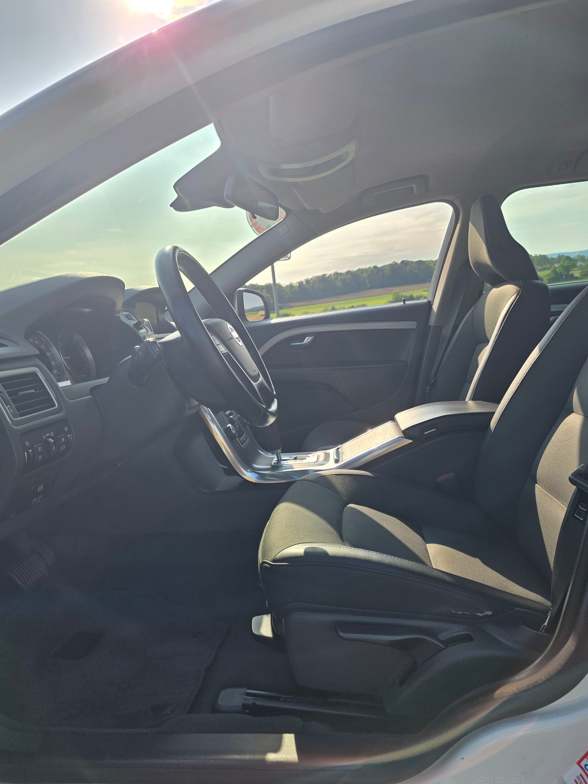 VOLVO V70 D2 Summum Powershift-image-9