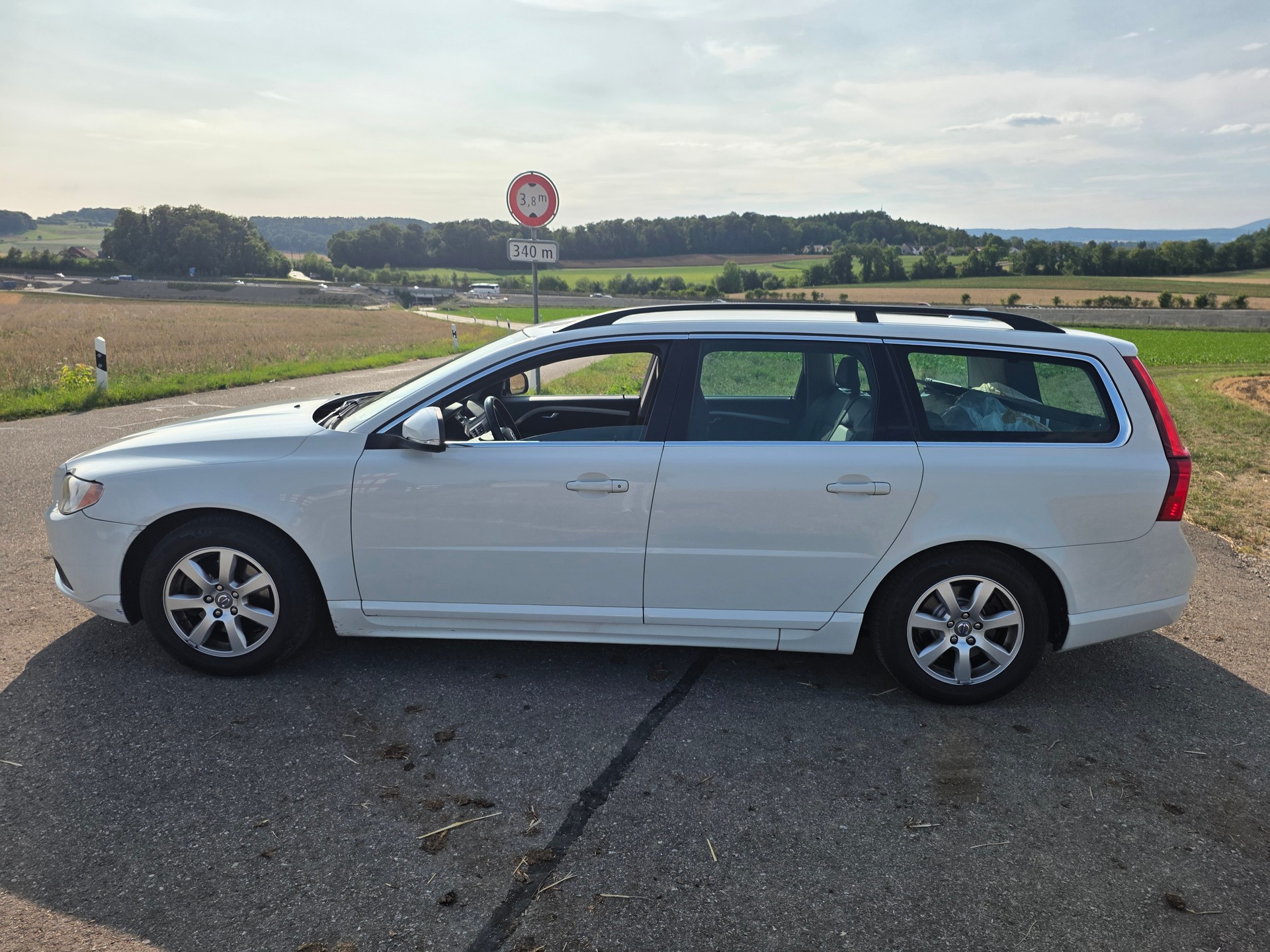 VOLVO V70 D2 Summum Powershift-image-7