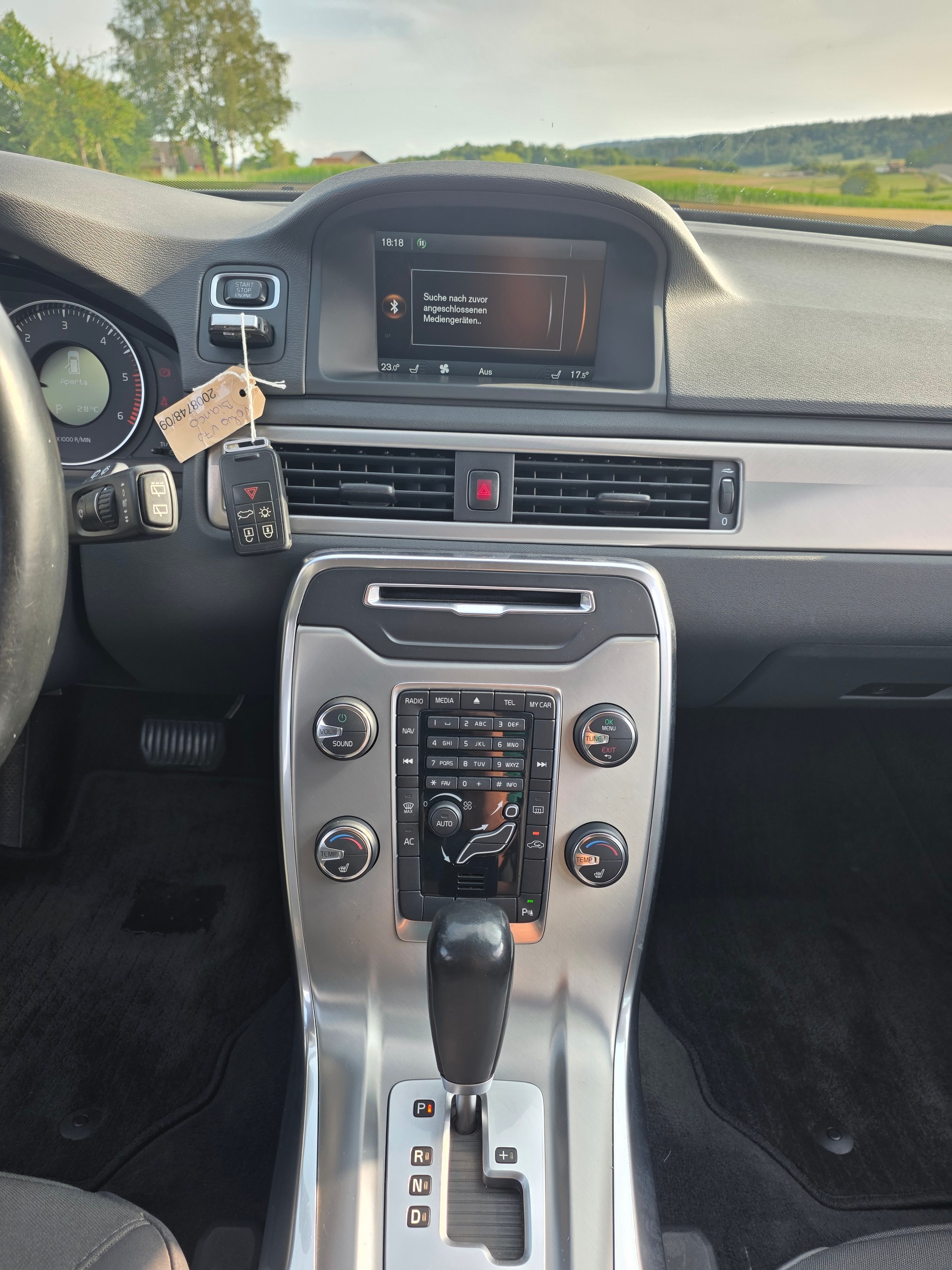 VOLVO V70 D2 Summum Powershift-image-11