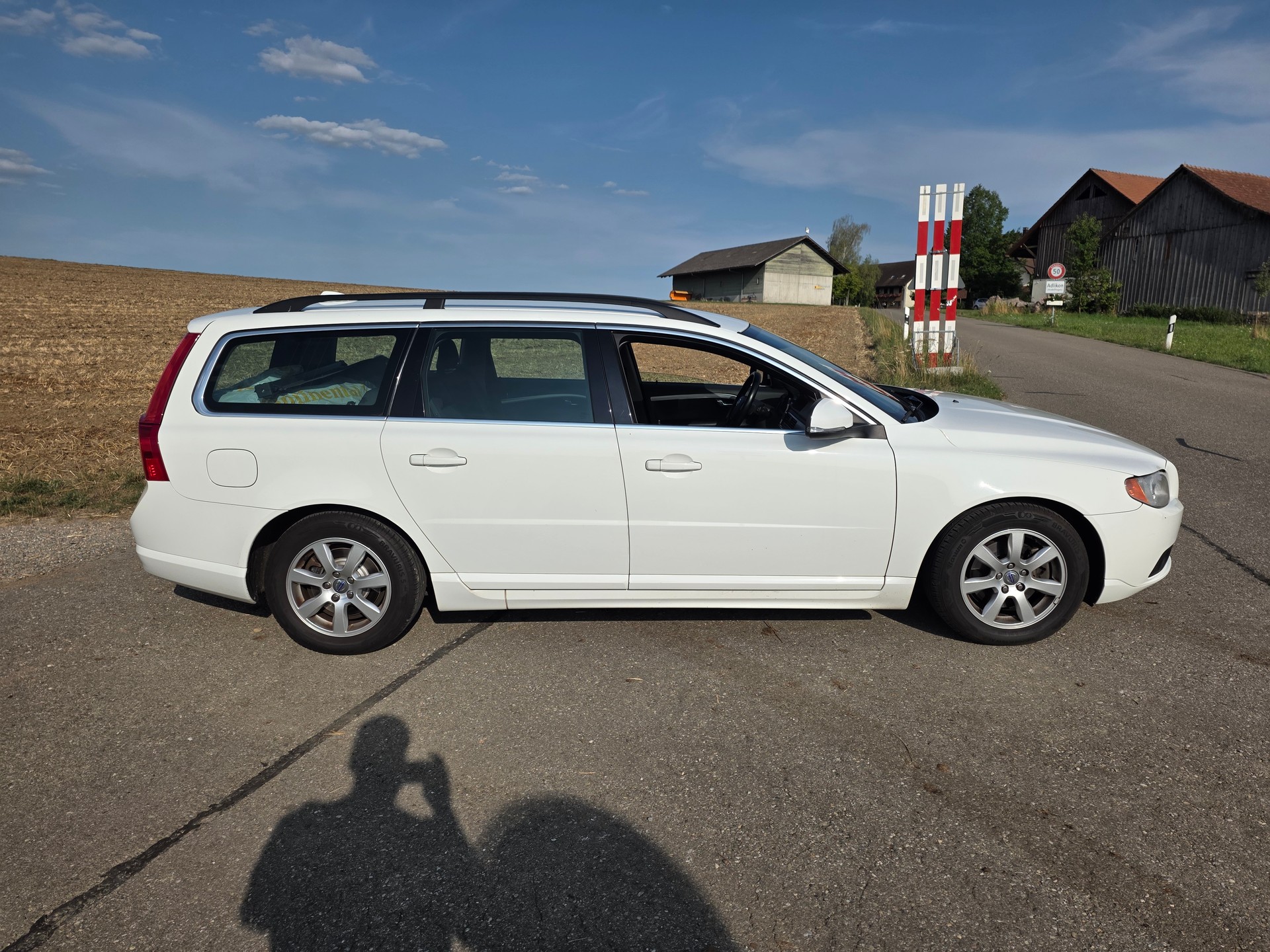 VOLVO V70 D2 Summum Powershift-image-2