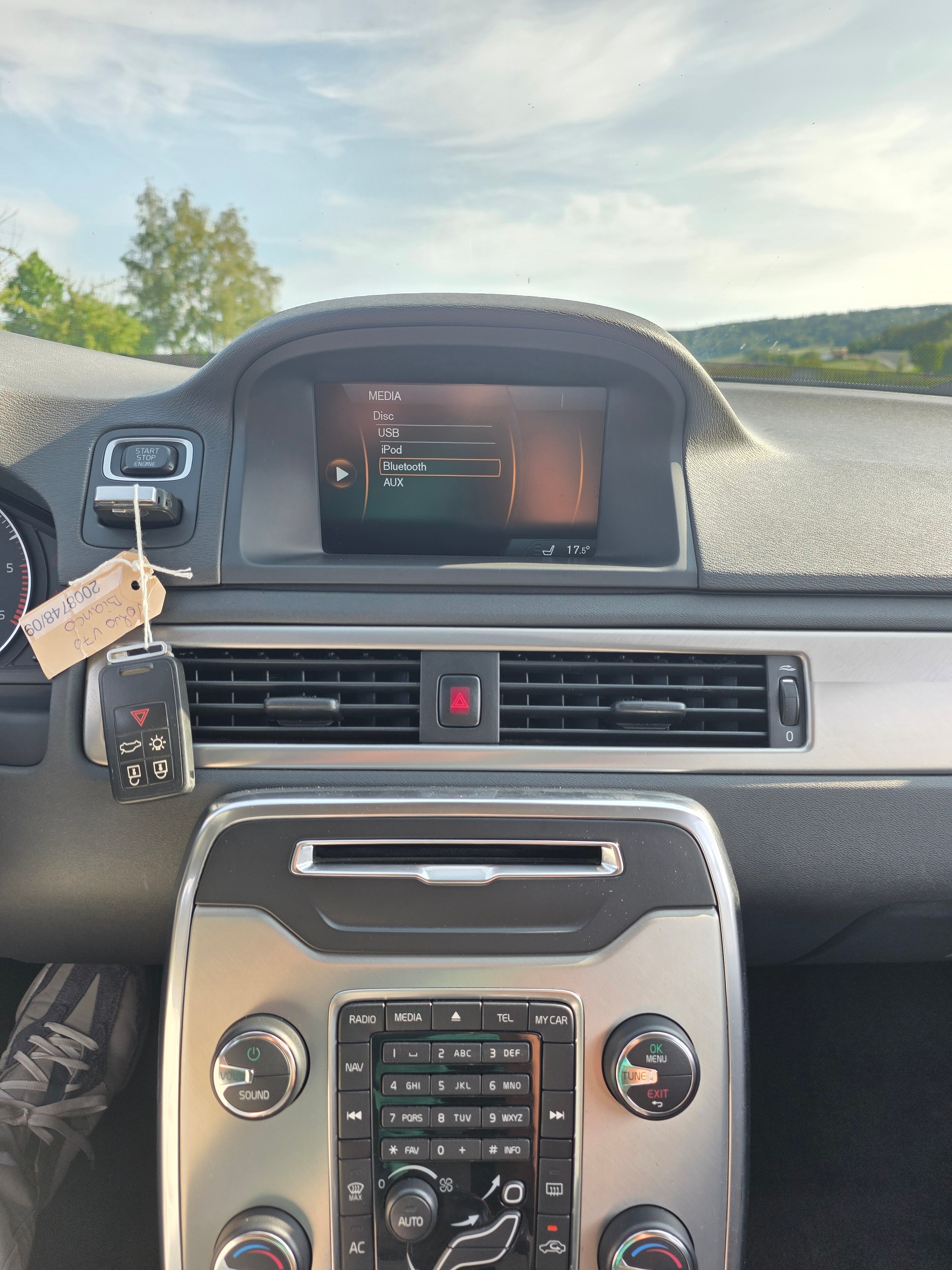 VOLVO V70 D2 Summum Powershift-image-12