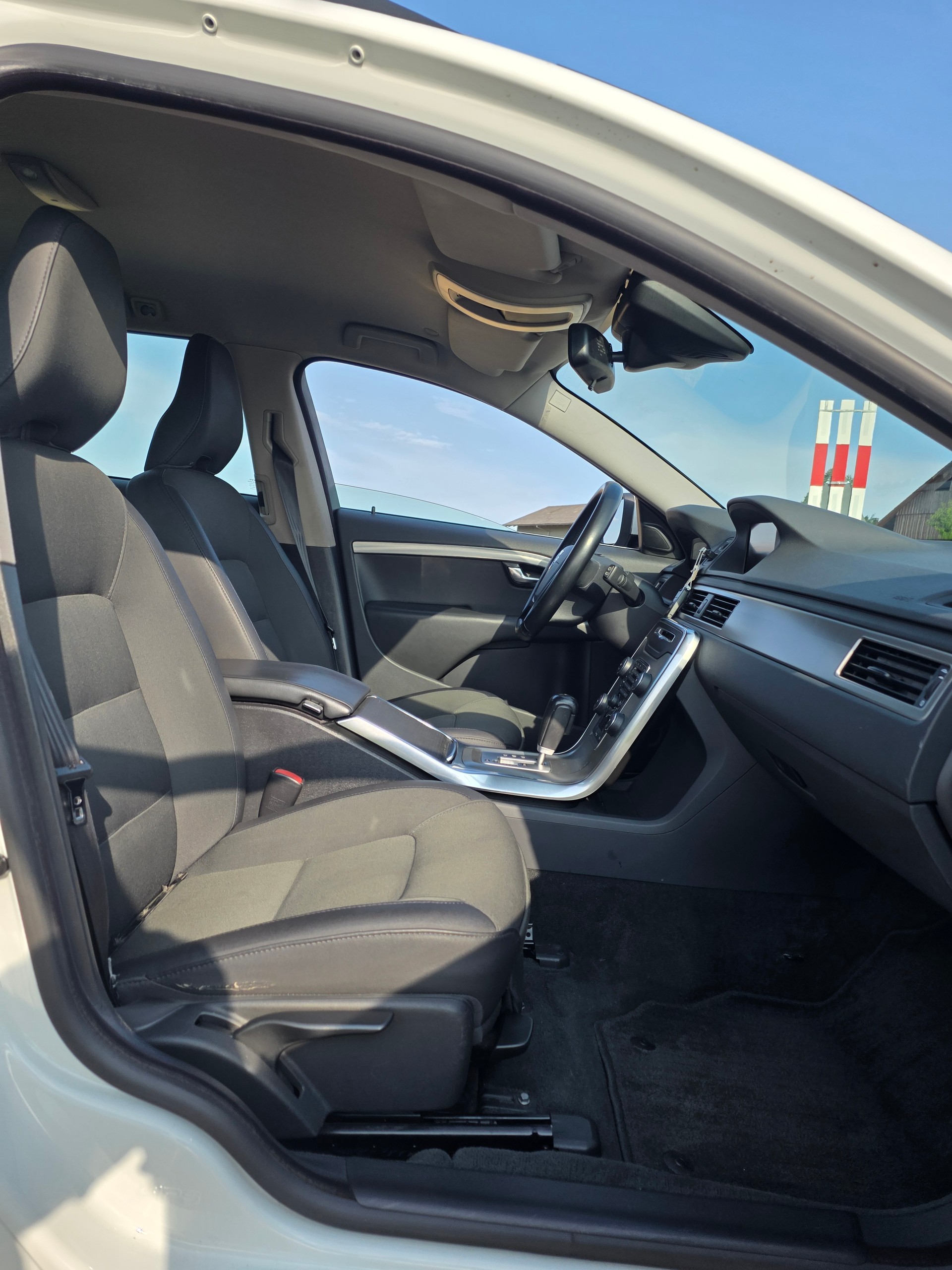 VOLVO V70 D2 Summum Powershift-image-14