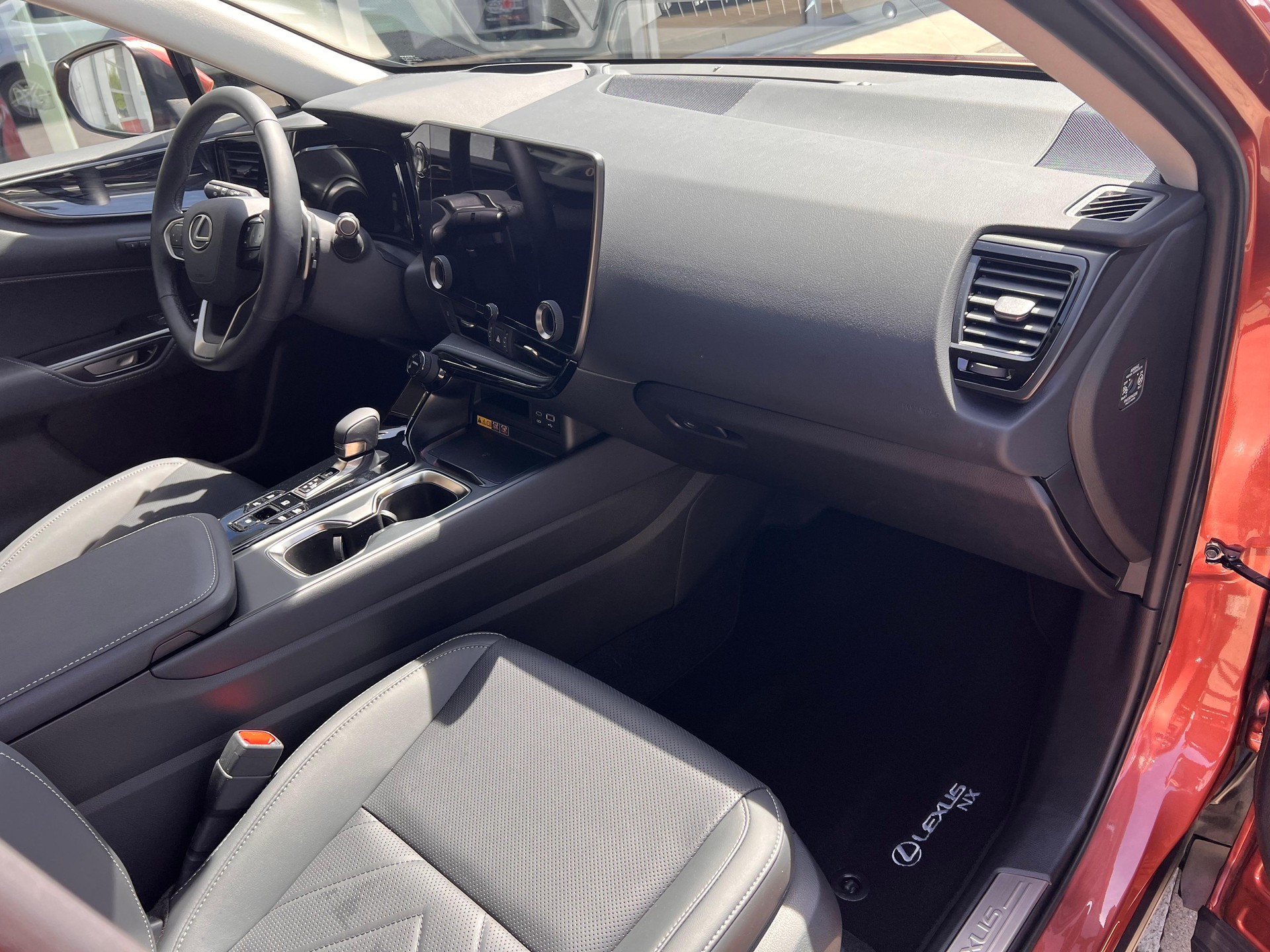 LEXUS NX 450h+ Excellence-image-13