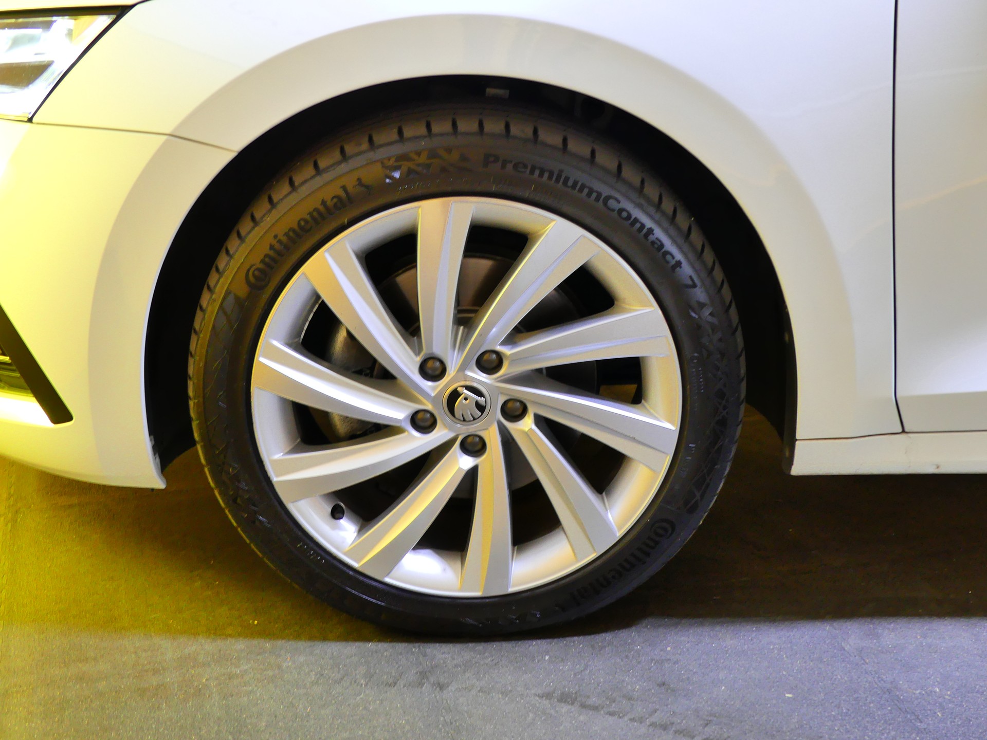 SKODA Octavia Combi 2.0 TDI DSG Style 4x4-image-8