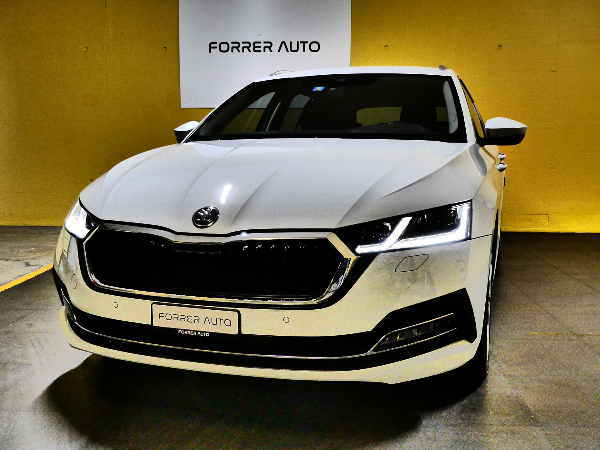 SKODA Octavia Combi 2.0 TDI DSG Style 4x4-image-3