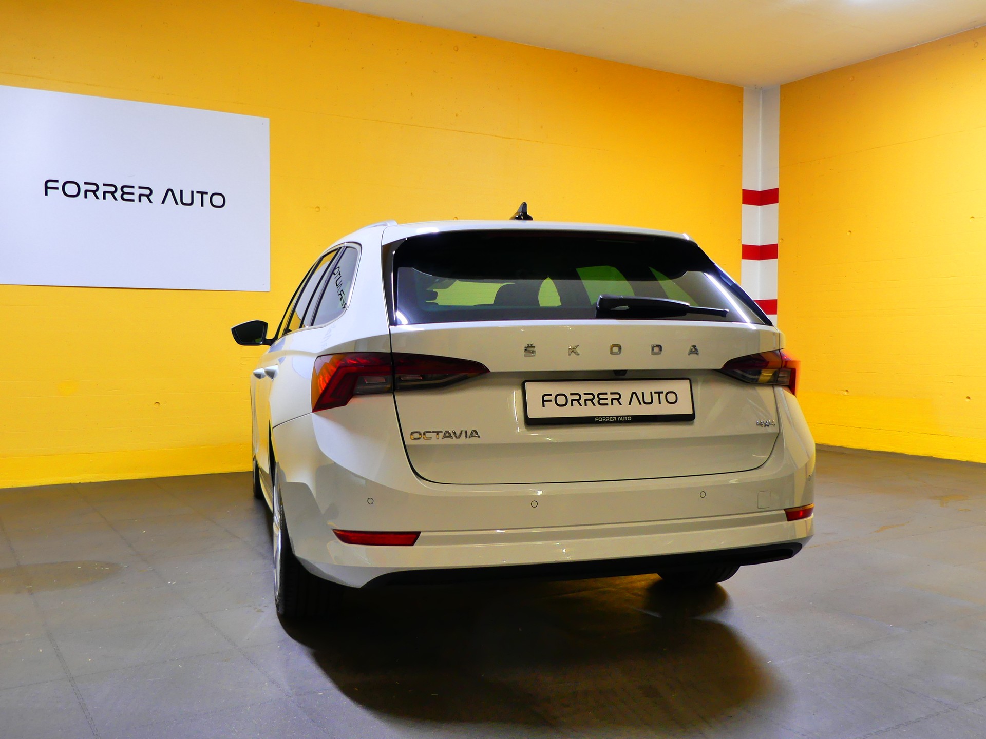 SKODA Octavia Combi 2.0 TDI DSG Style 4x4-image-5