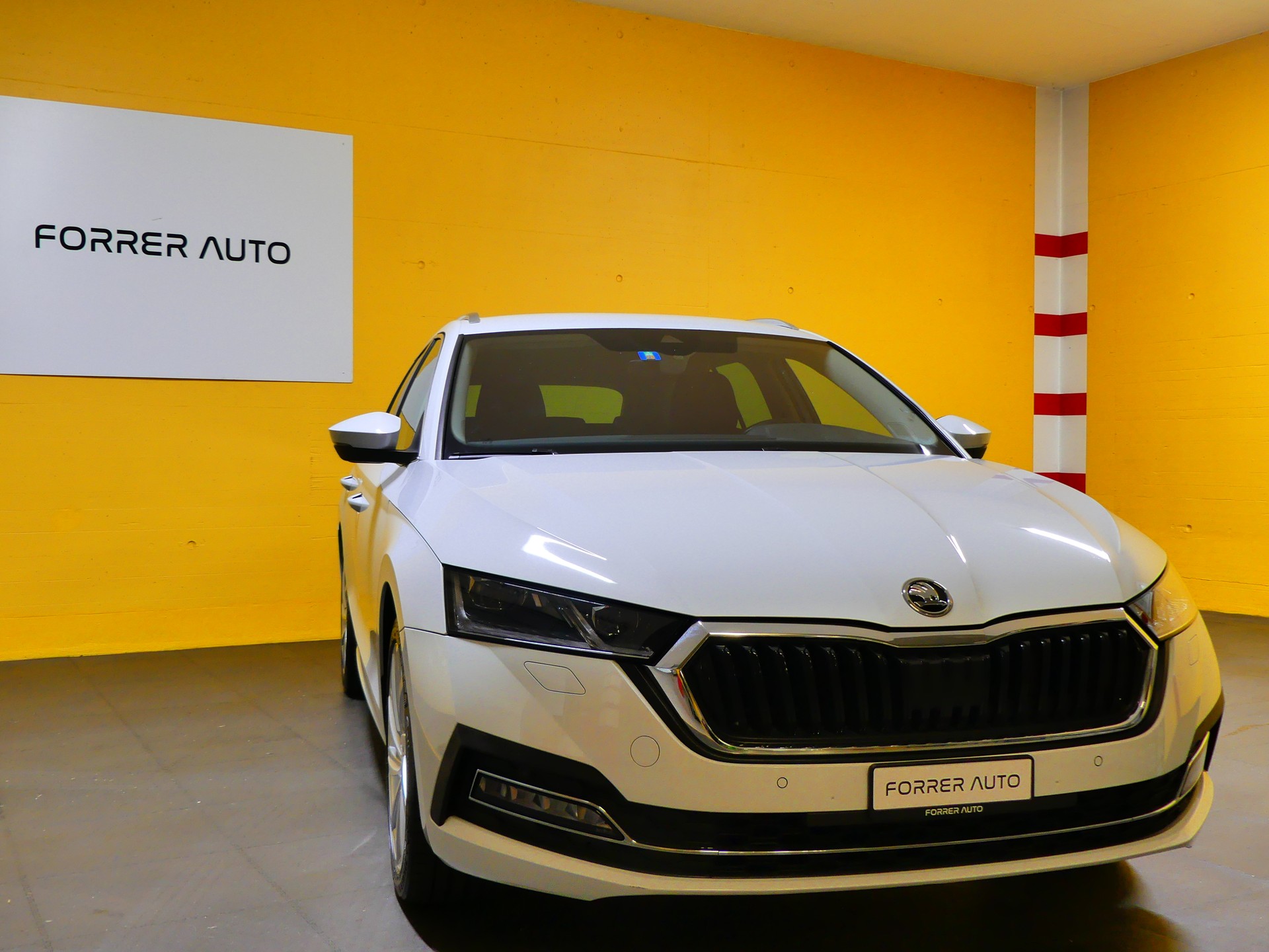 SKODA Octavia Combi 2.0 TDI DSG Style 4x4-image-1