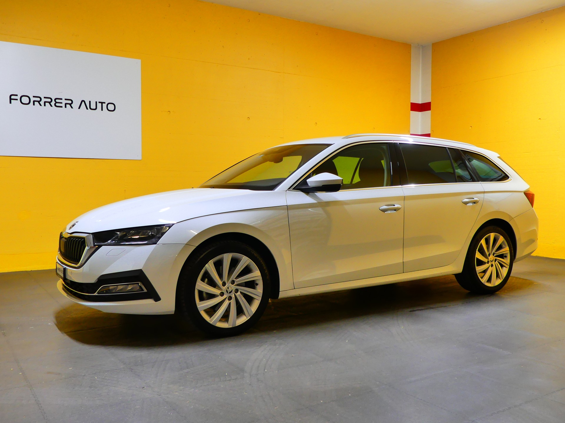 SKODA Octavia Combi 2.0 TDI DSG Style 4x4-image-0