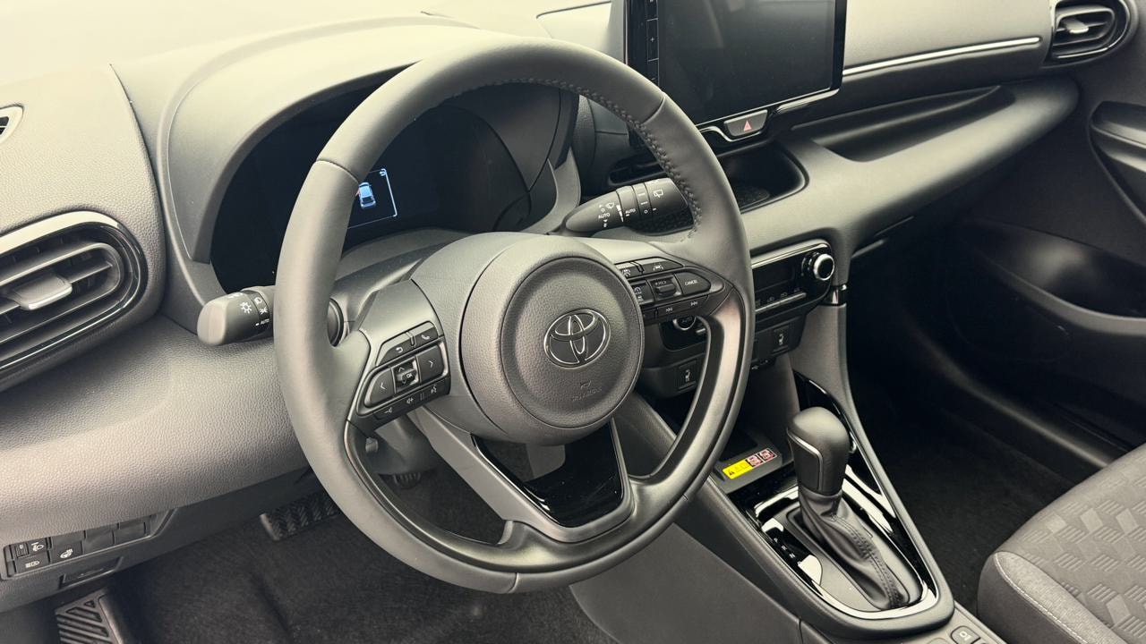 TOYOTA Yaris 1.5 Sport e-CVT-image-6