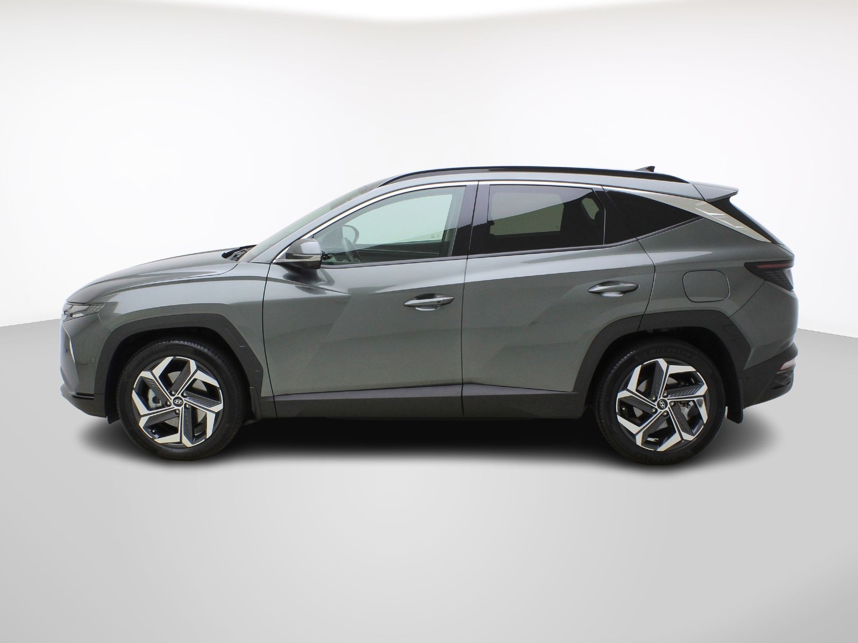 HYUNDAI Tucson 1.6 T-GDi PHEV N-Line LUX.pack 4WD-image-2