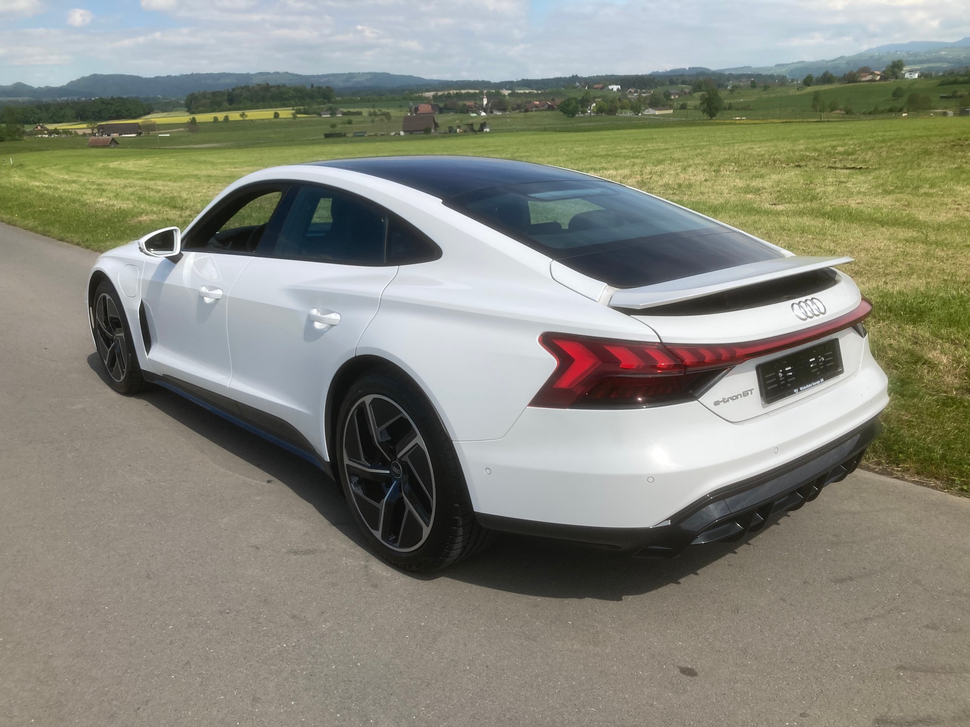 AUDI e-tron GT quattro-image-6