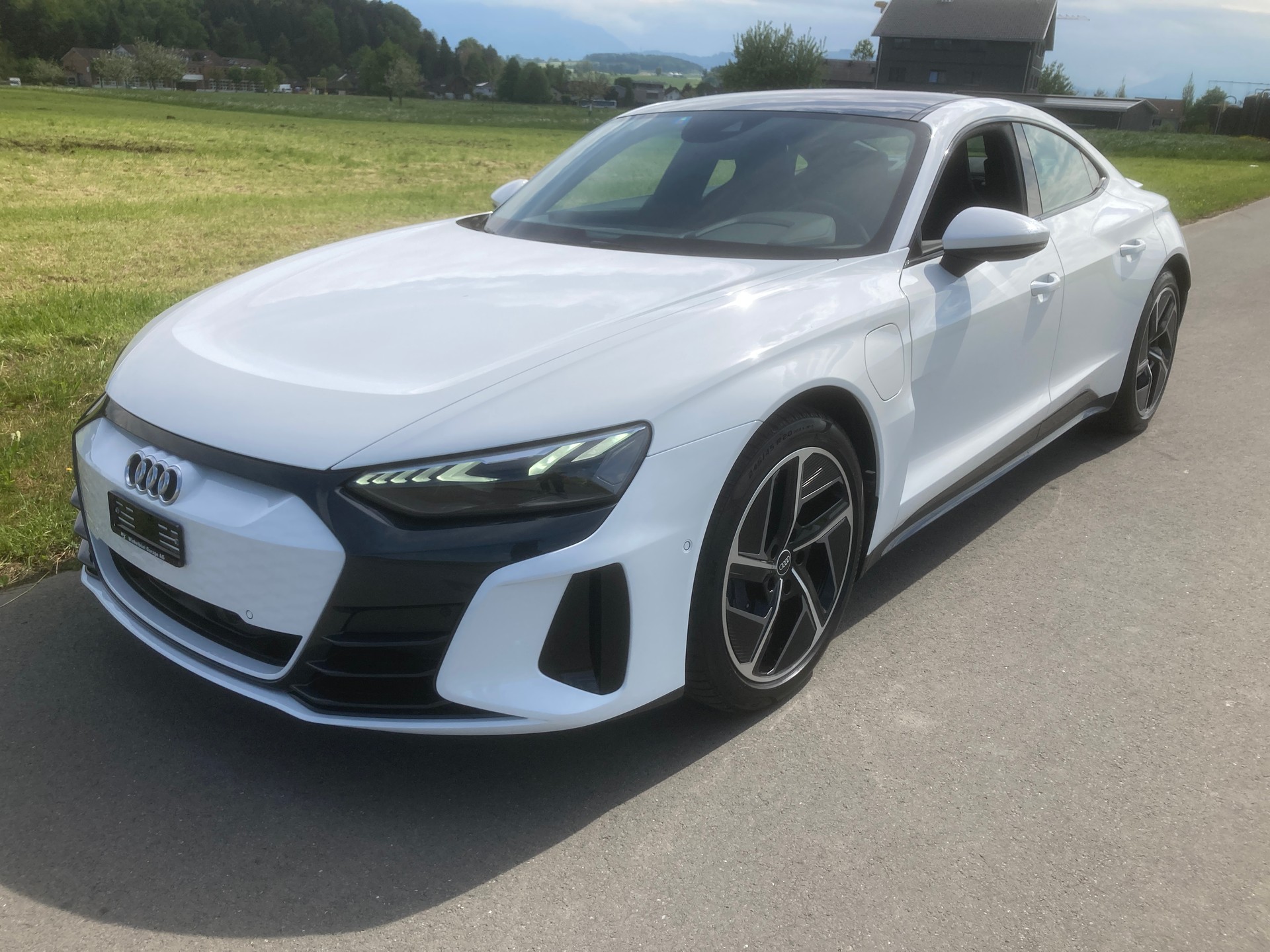 AUDI e-tron GT quattro-image-0