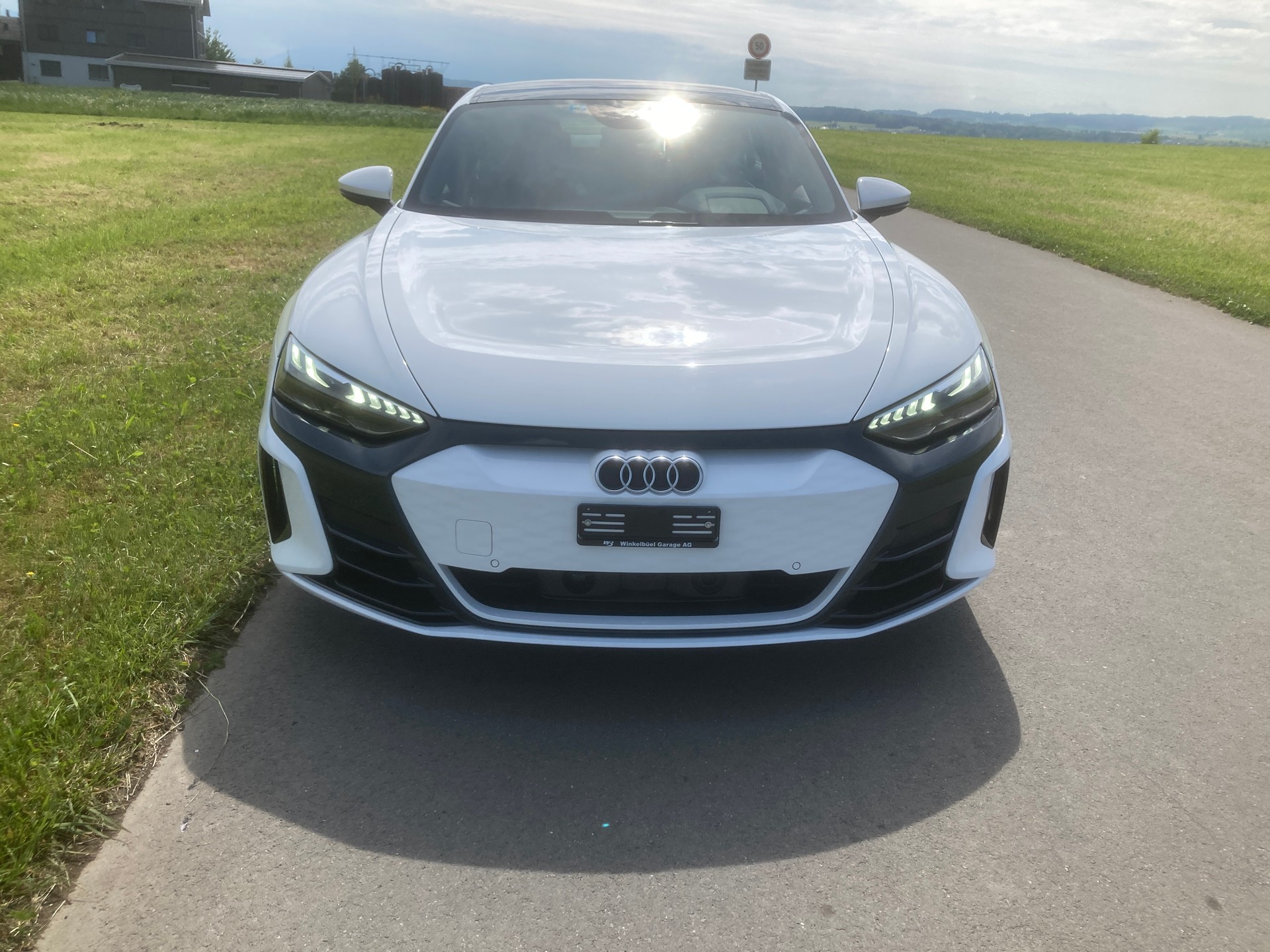 AUDI e-tron GT quattro-image-1